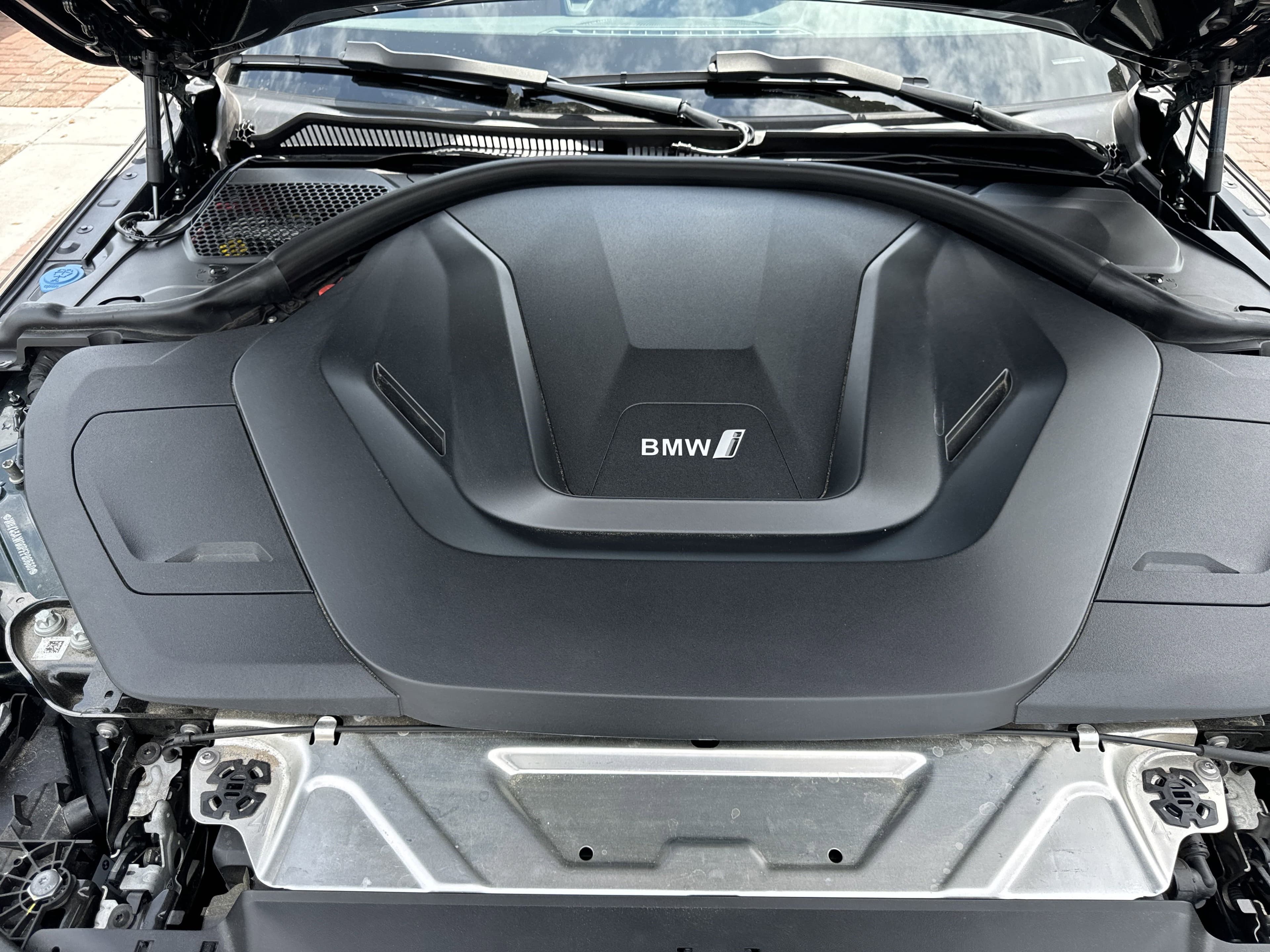 Vehicle photo 32