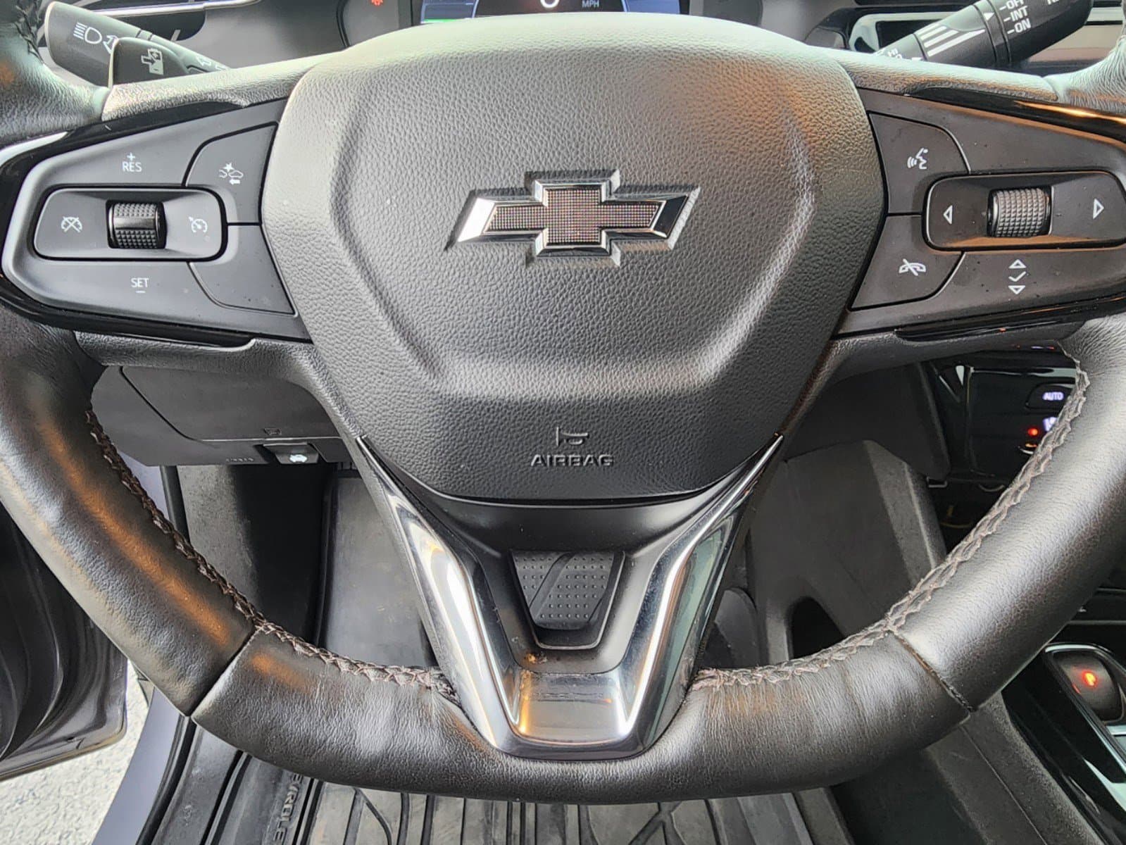 Vehicle photo 25