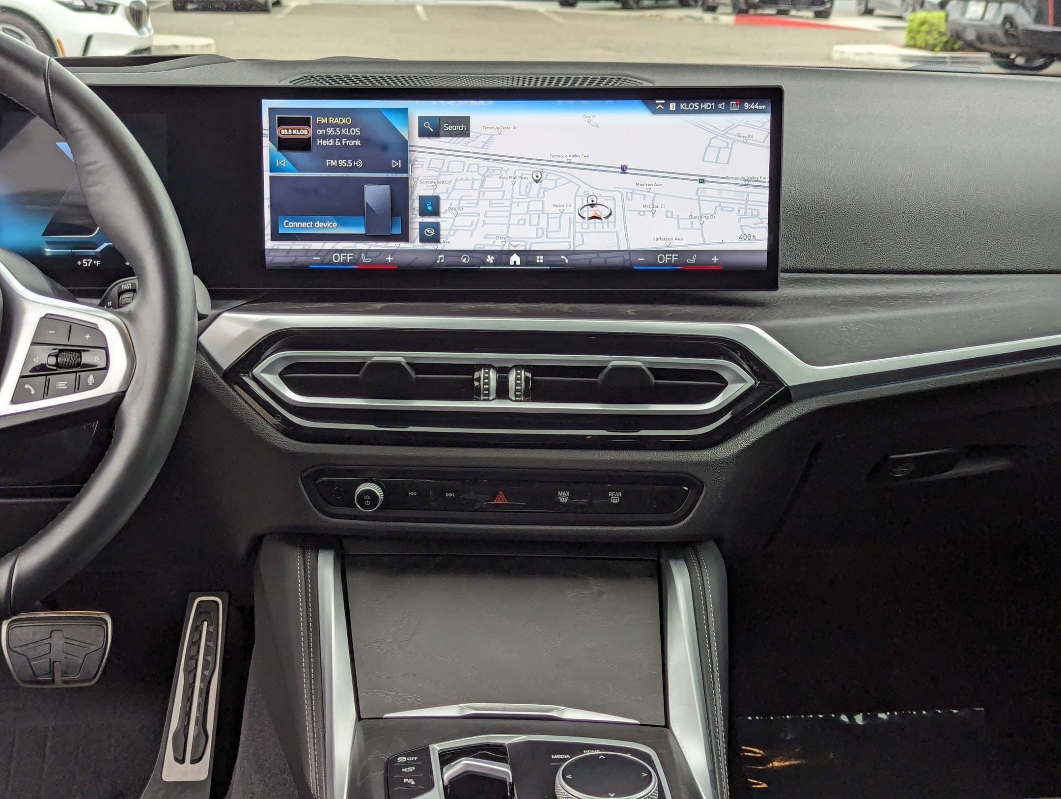 Vehicle photo 29