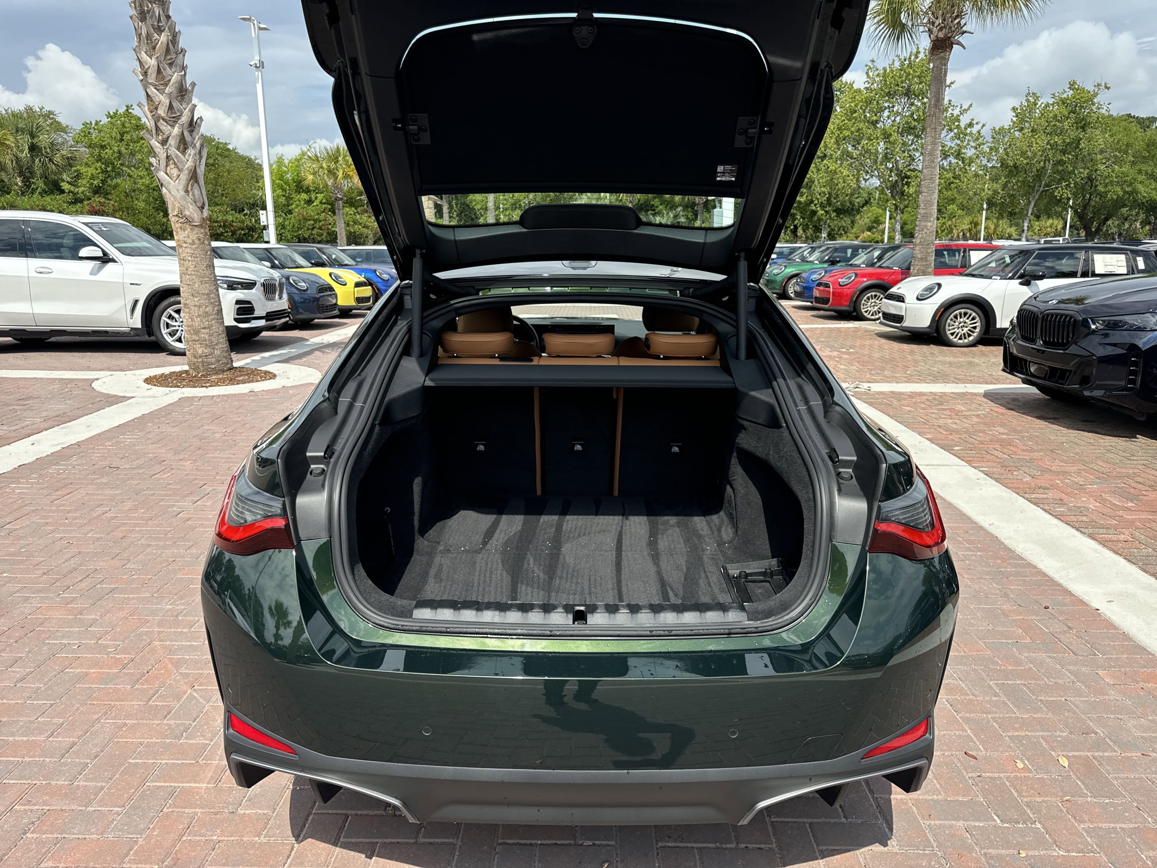 Vehicle photo 30