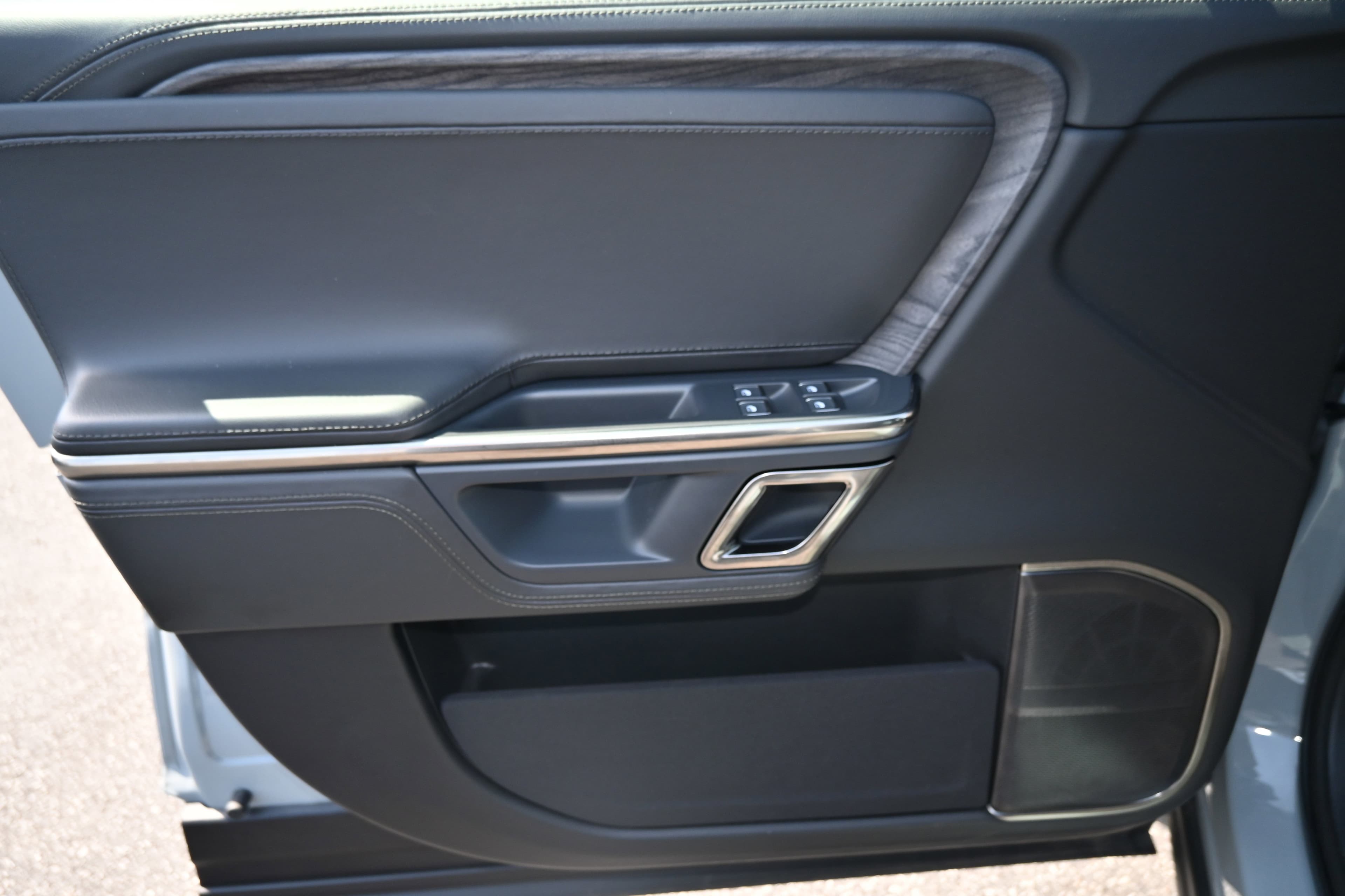 Vehicle photo 16