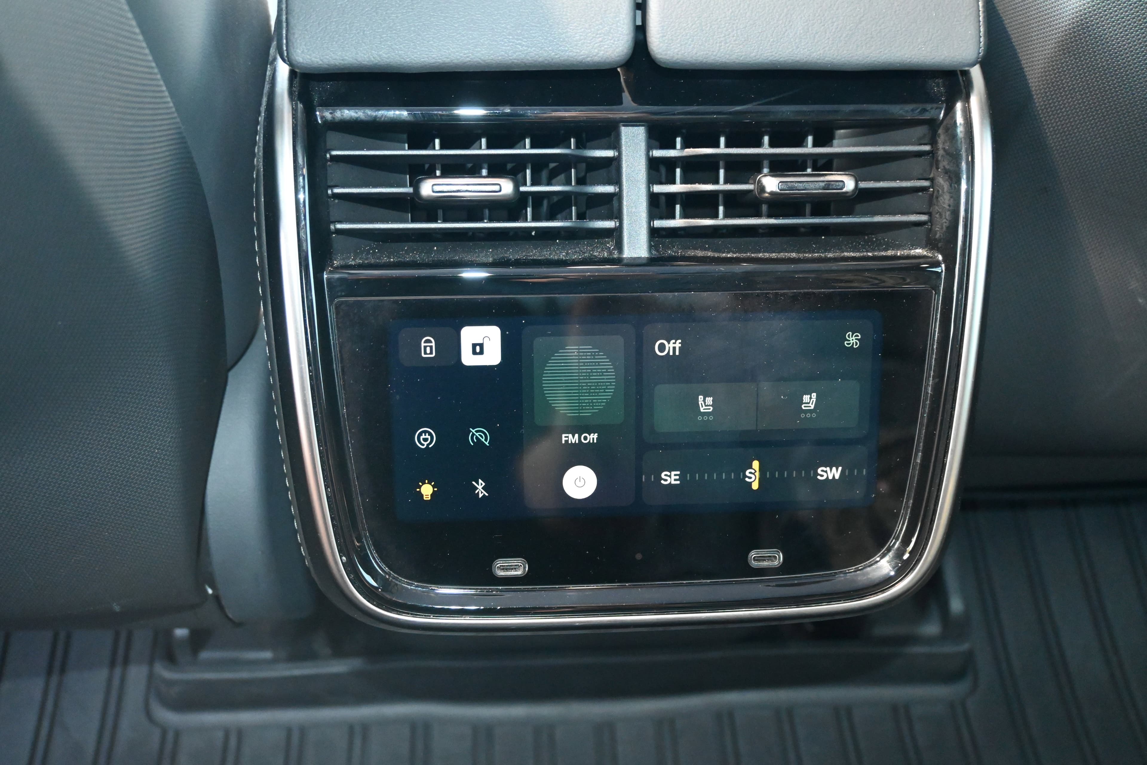 Vehicle photo 15