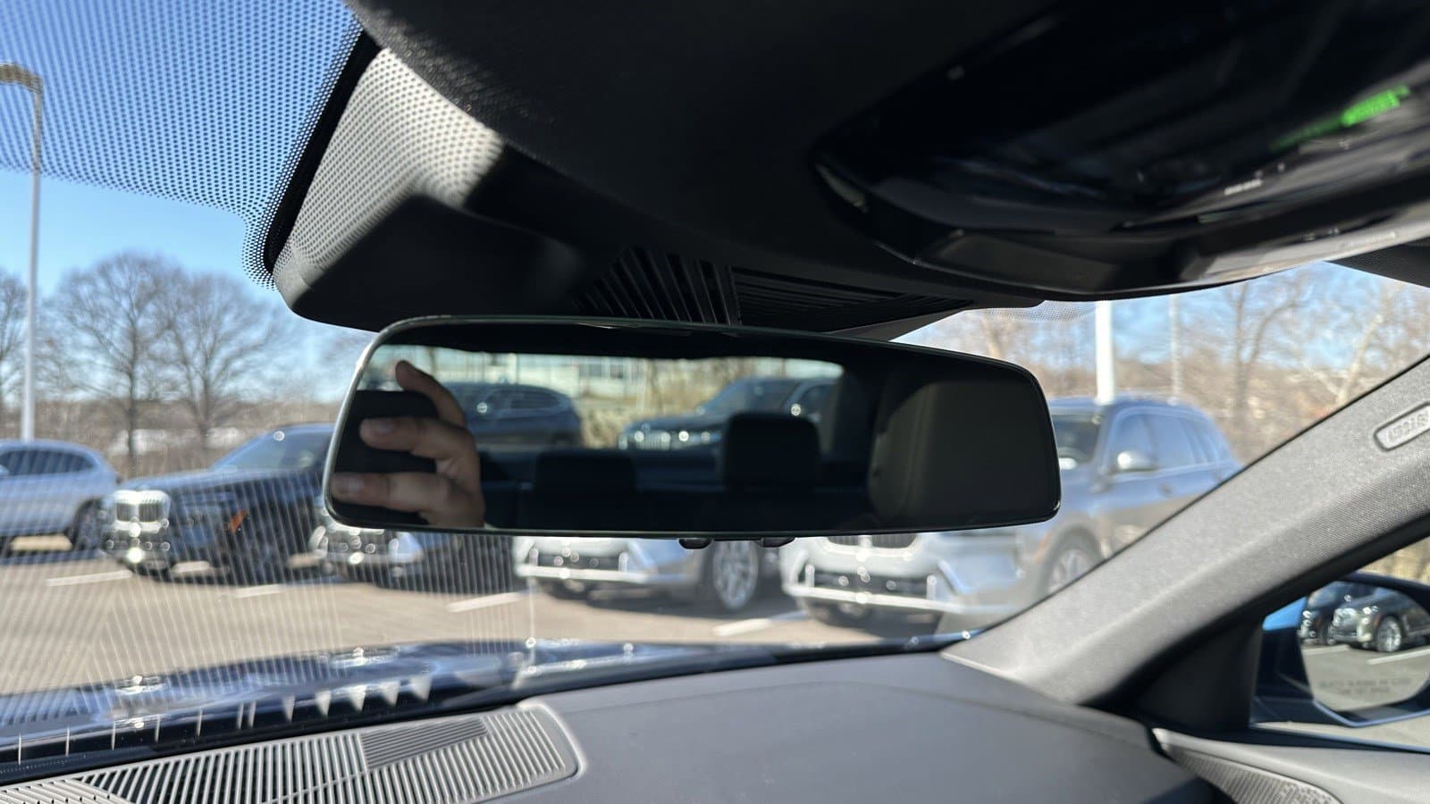 Vehicle photo 24