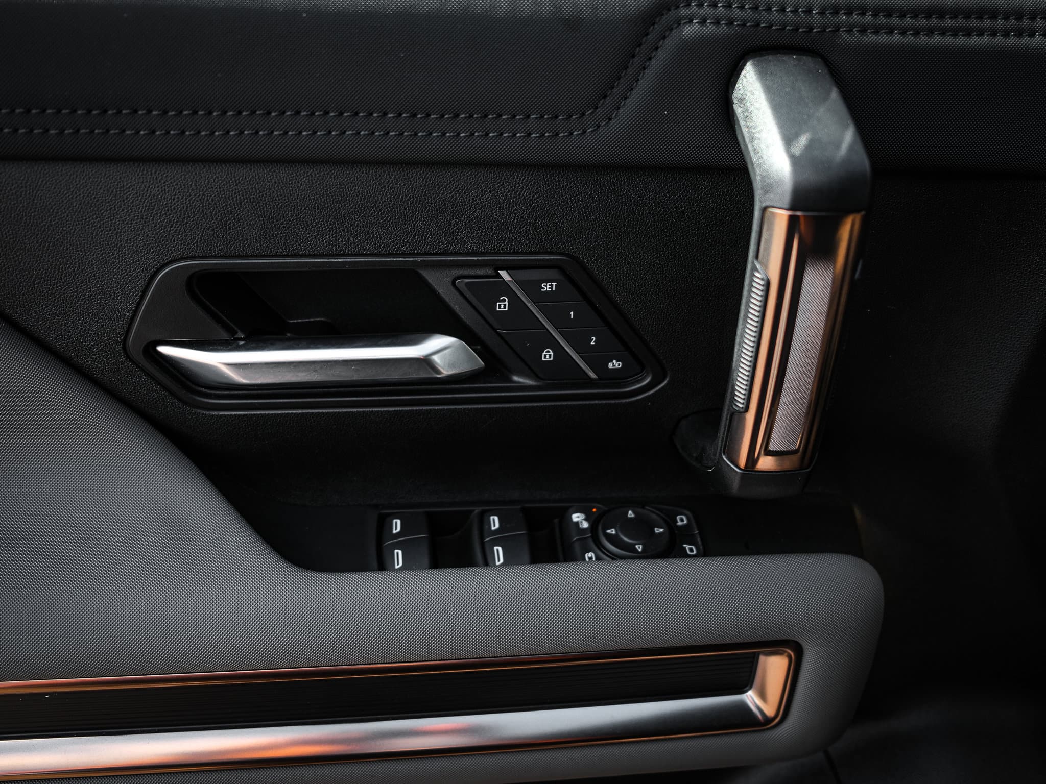 Vehicle photo 13