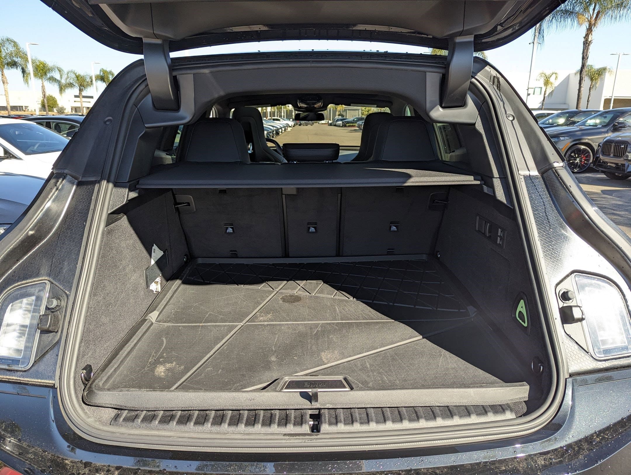 Vehicle photo 31