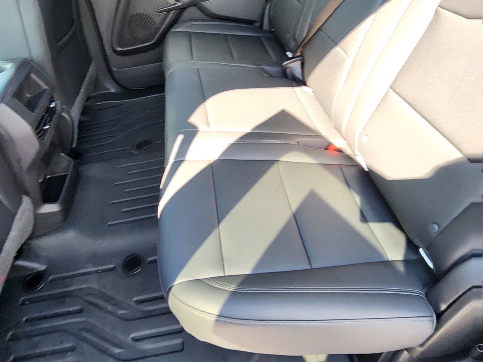 Vehicle photo 14
