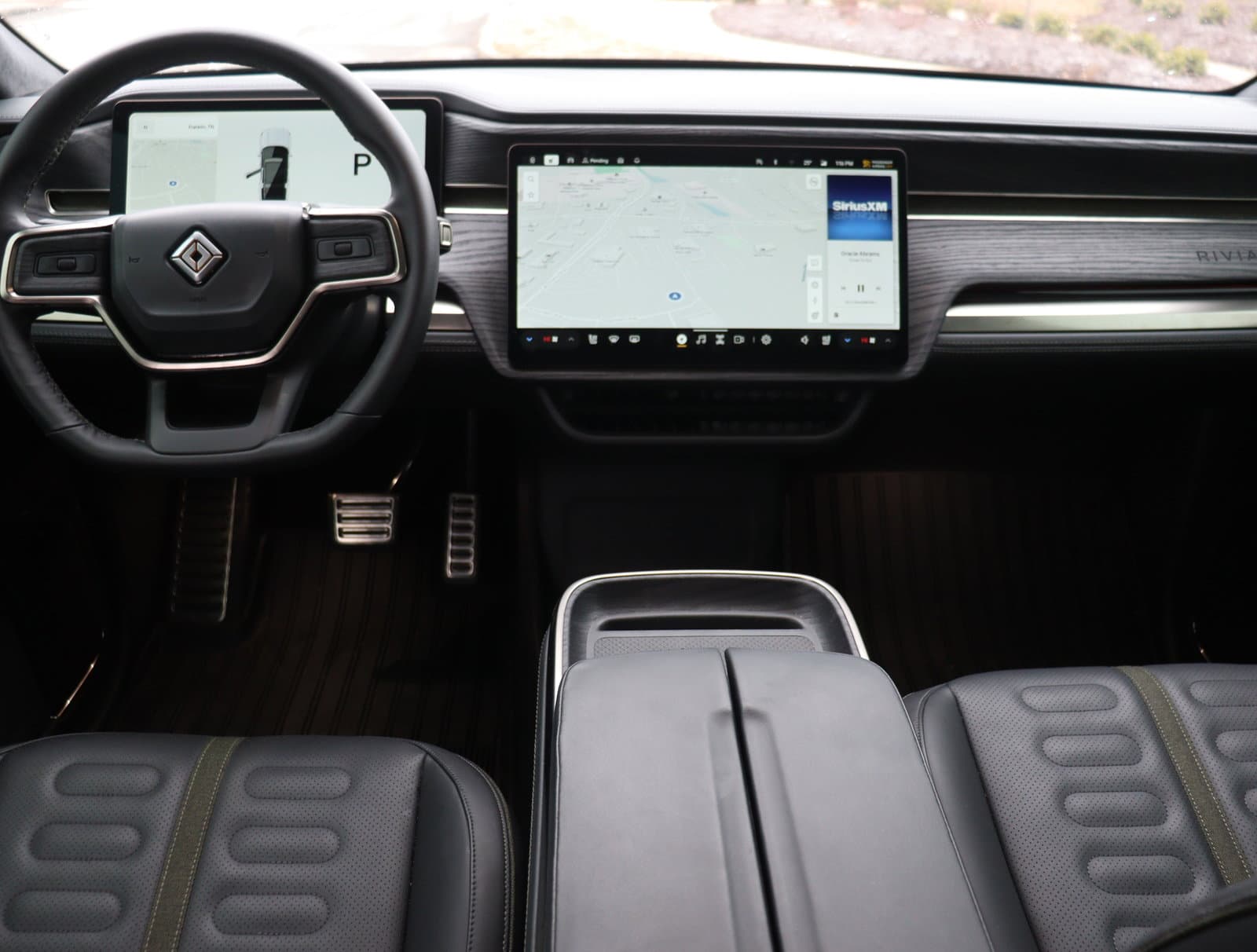Vehicle photo 30