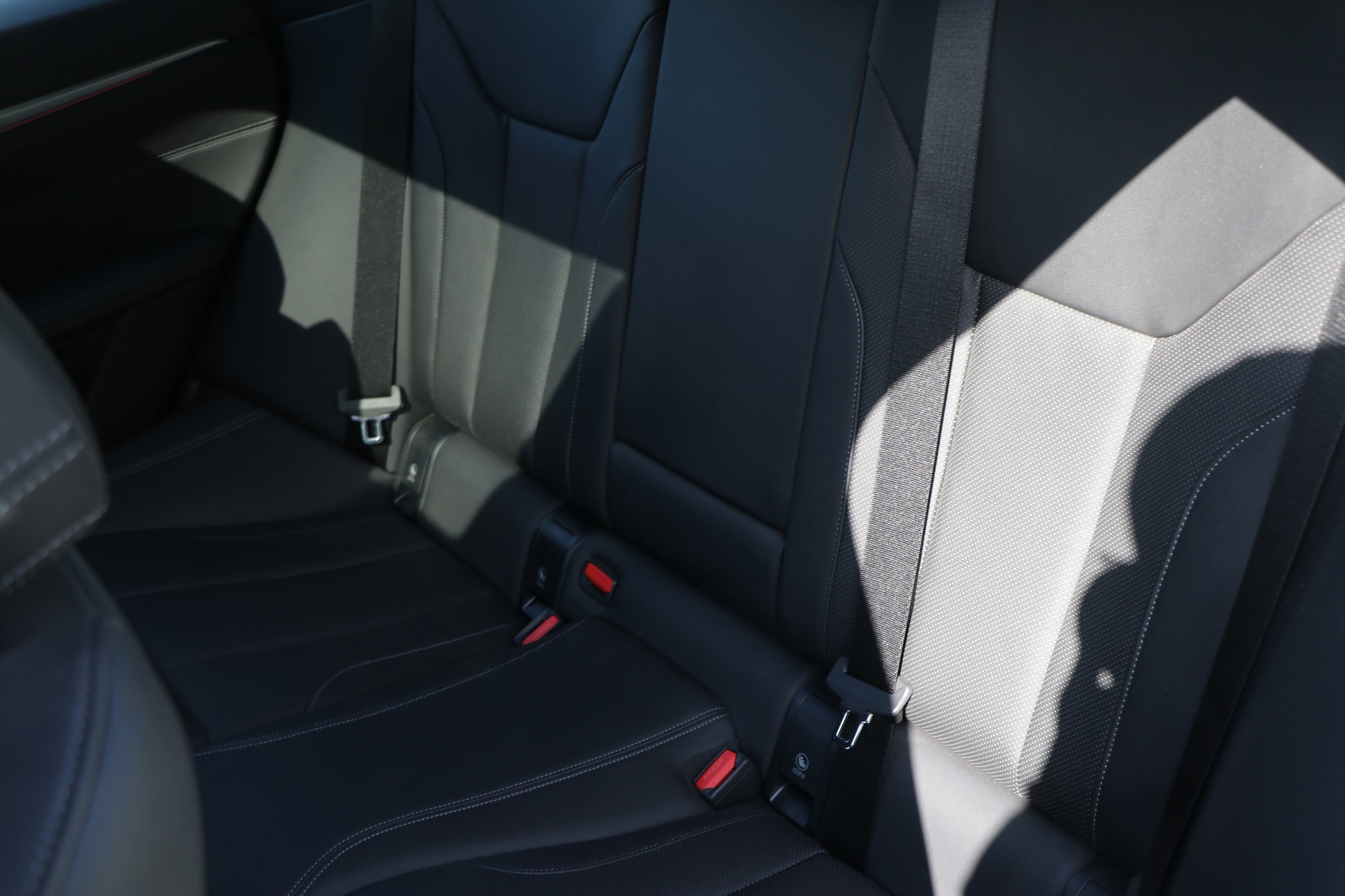 Vehicle photo 34