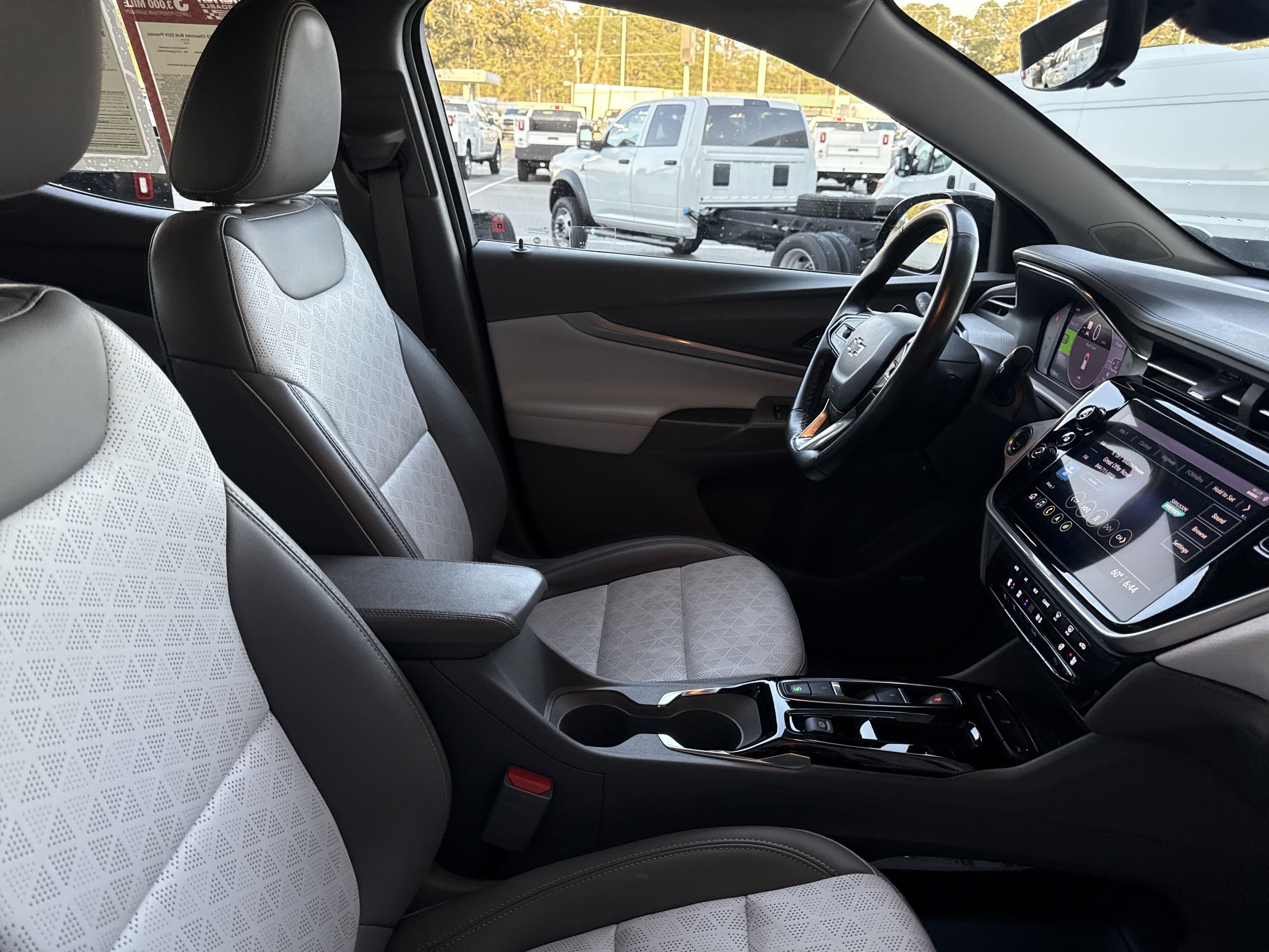 Vehicle photo 31