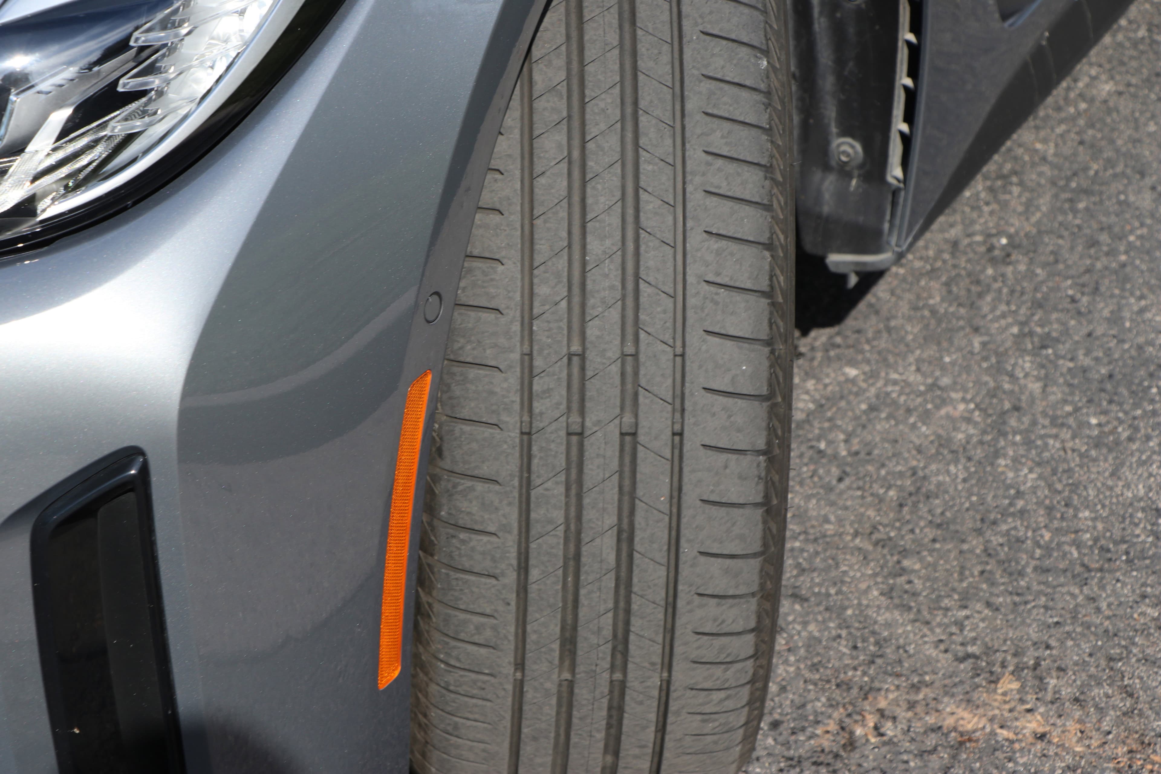 Vehicle photo 5