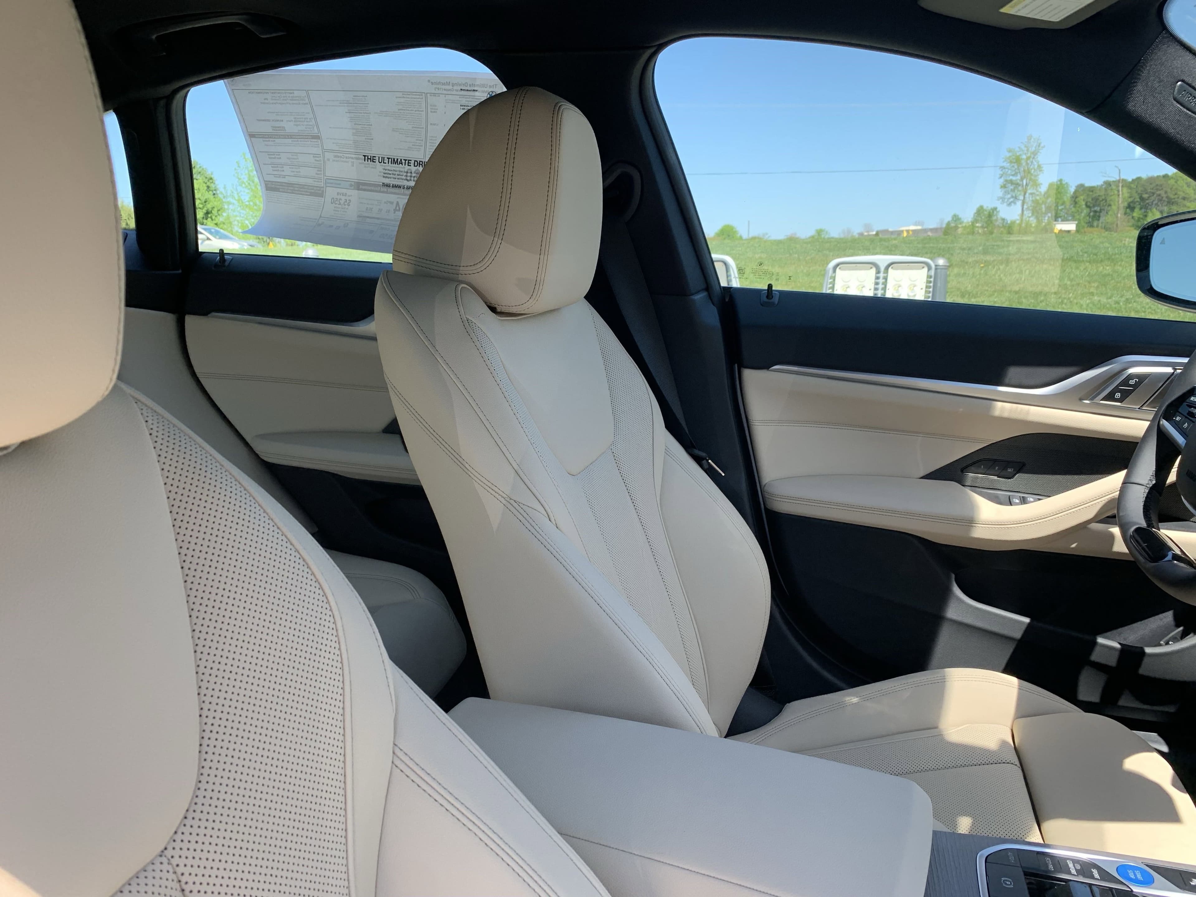 Vehicle photo 19