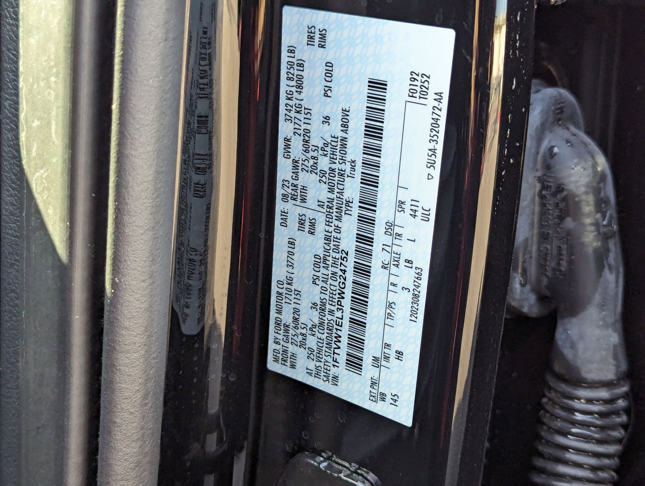 Vehicle photo 29
