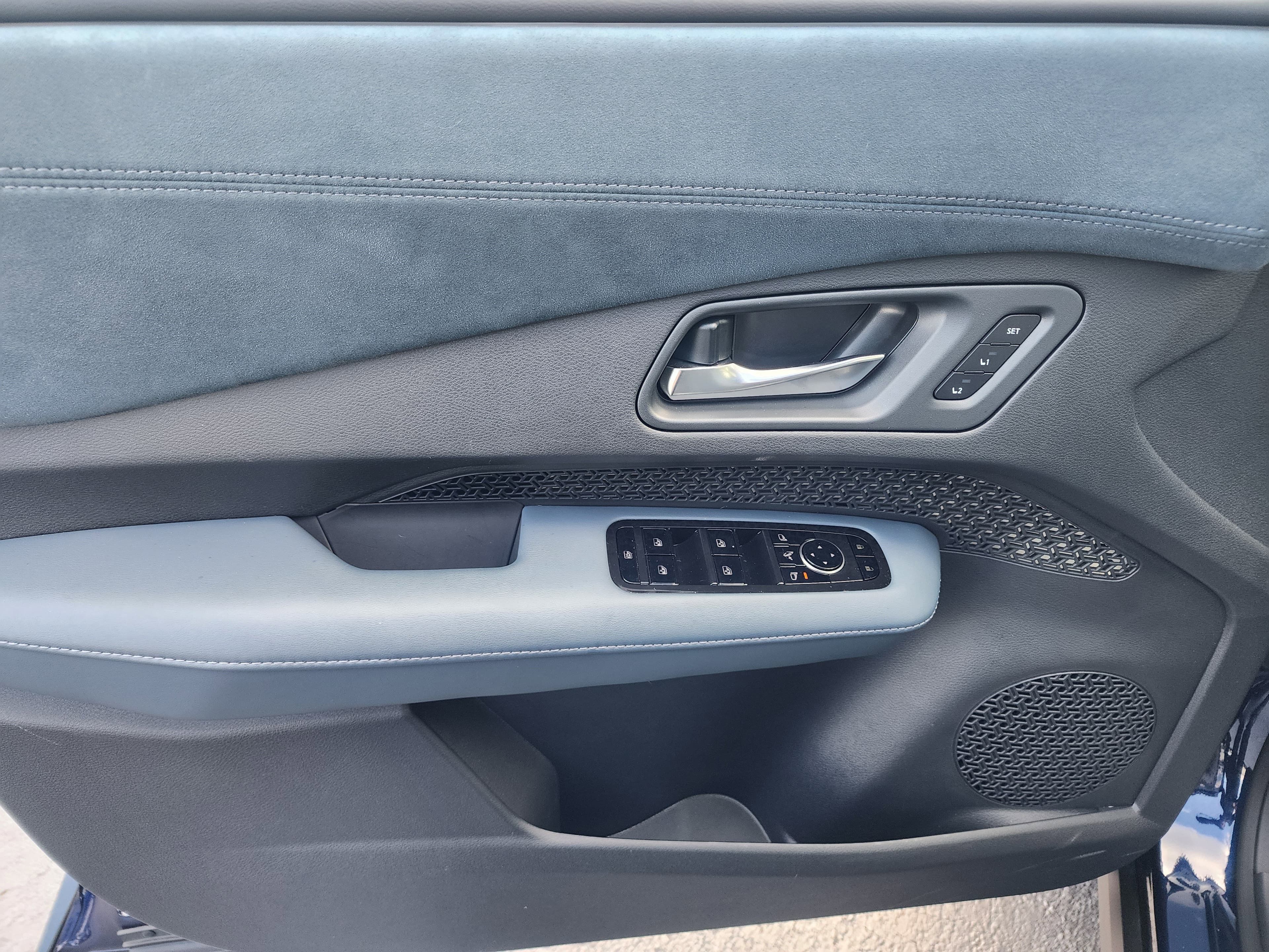 Vehicle photo 22