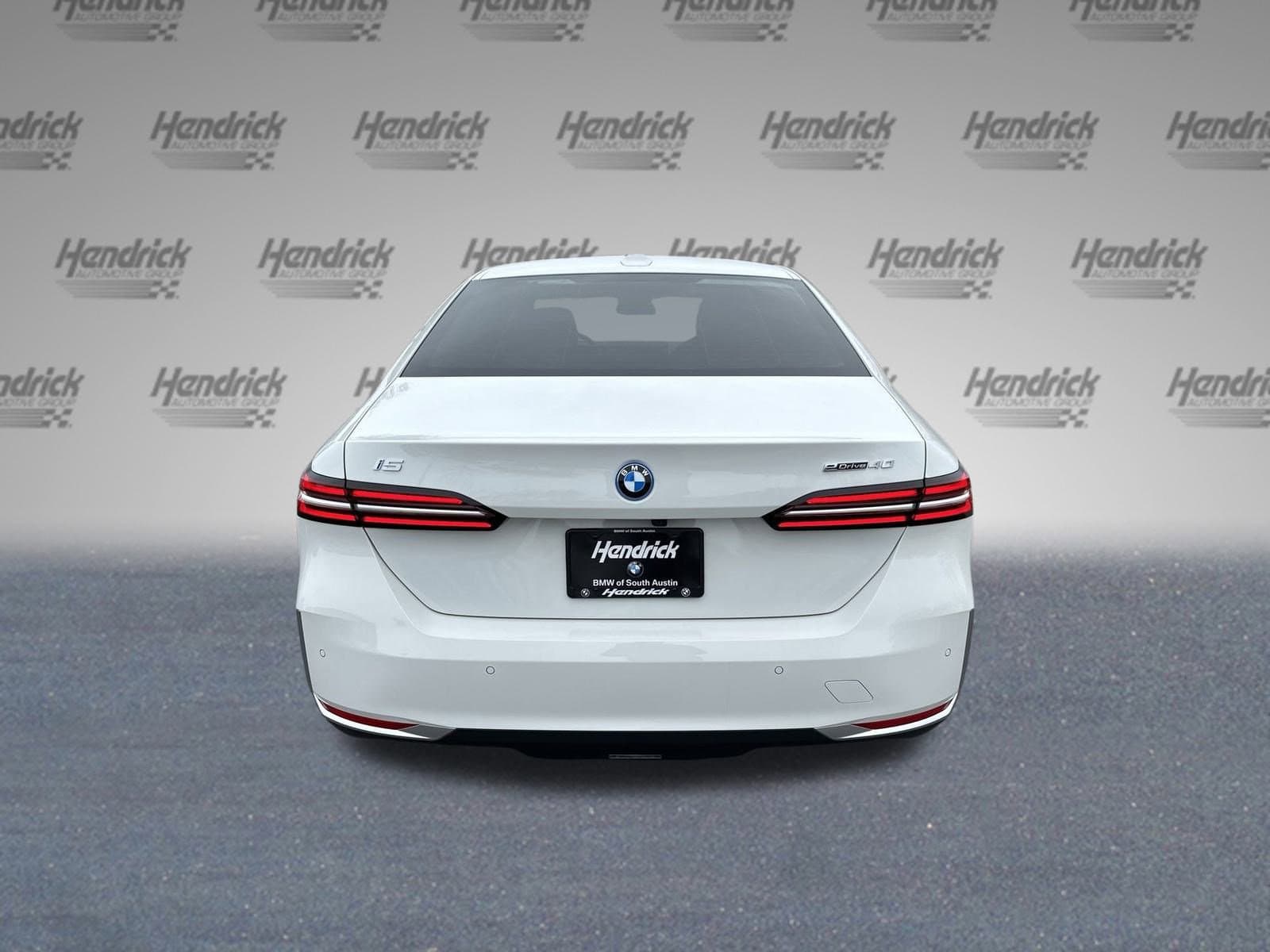 Vehicle photo 6