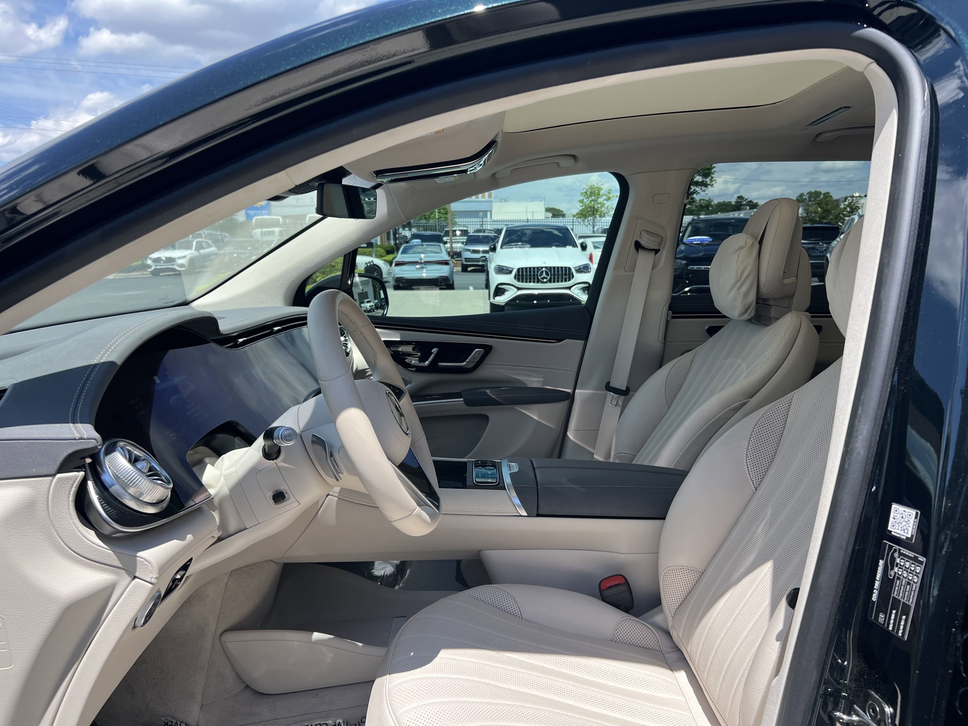 Vehicle photo 14