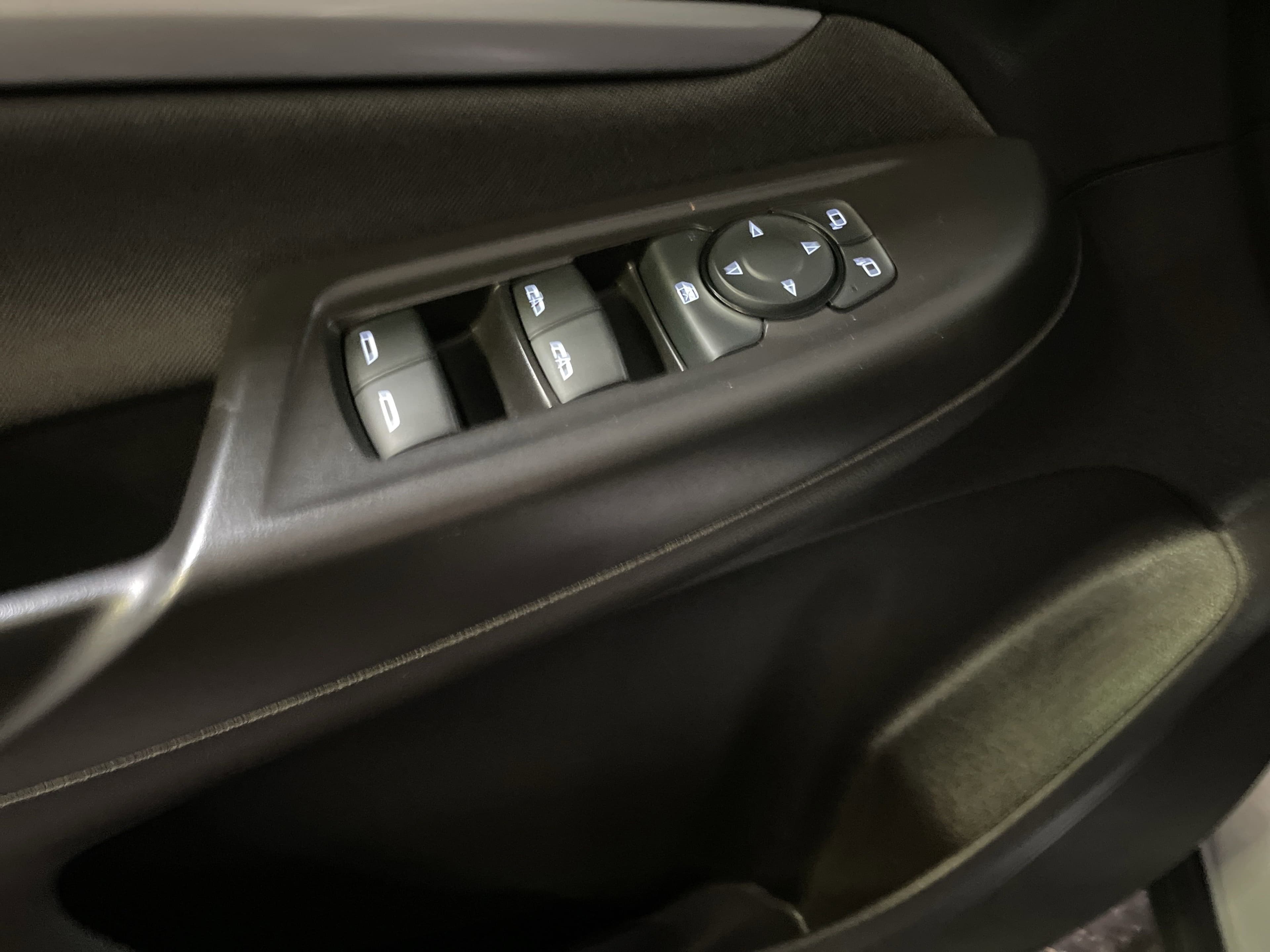 Vehicle photo 13