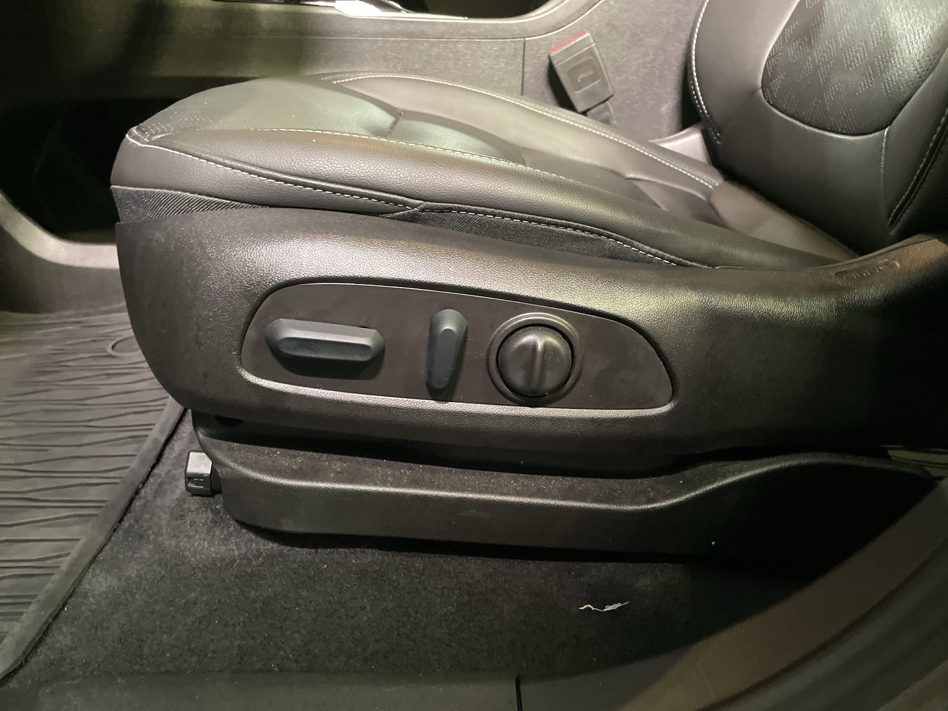 Vehicle photo 15
