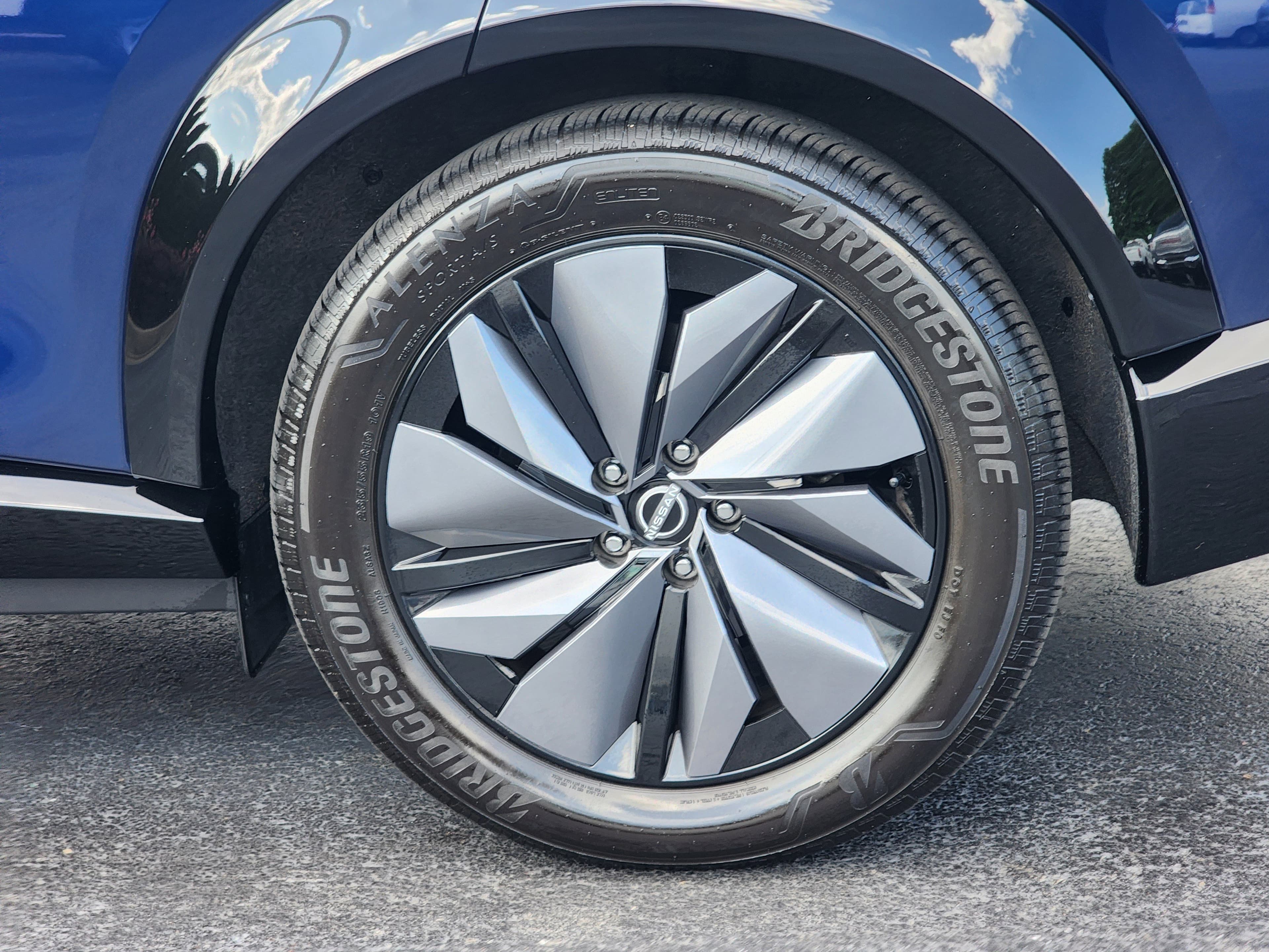 Vehicle photo 8
