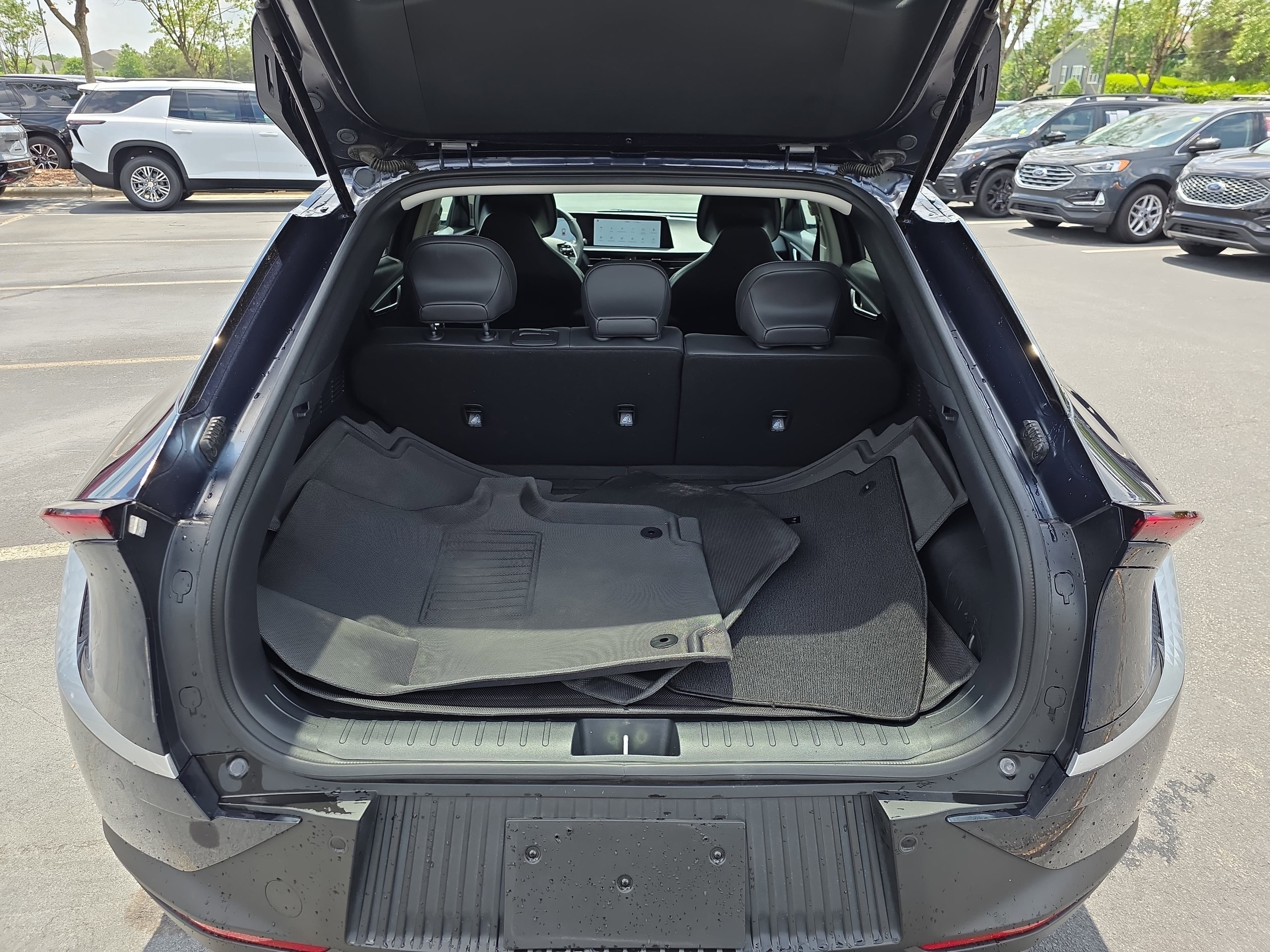 Vehicle photo 29