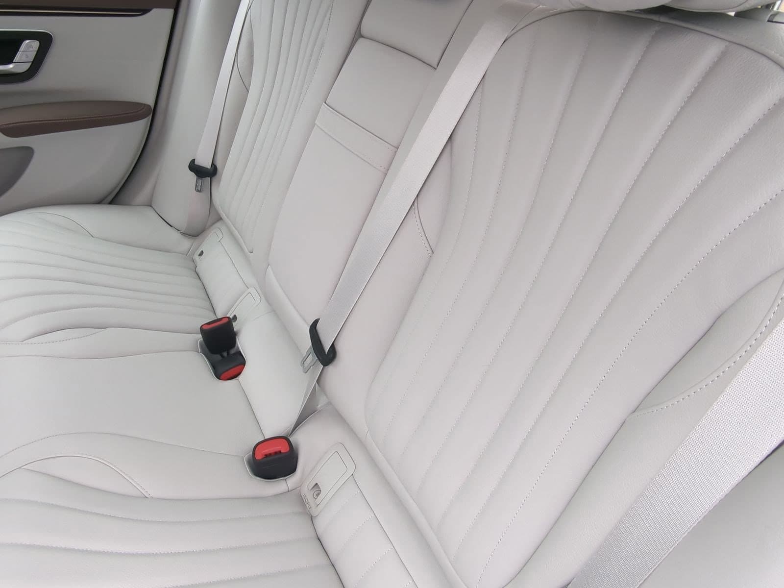 Vehicle photo 29