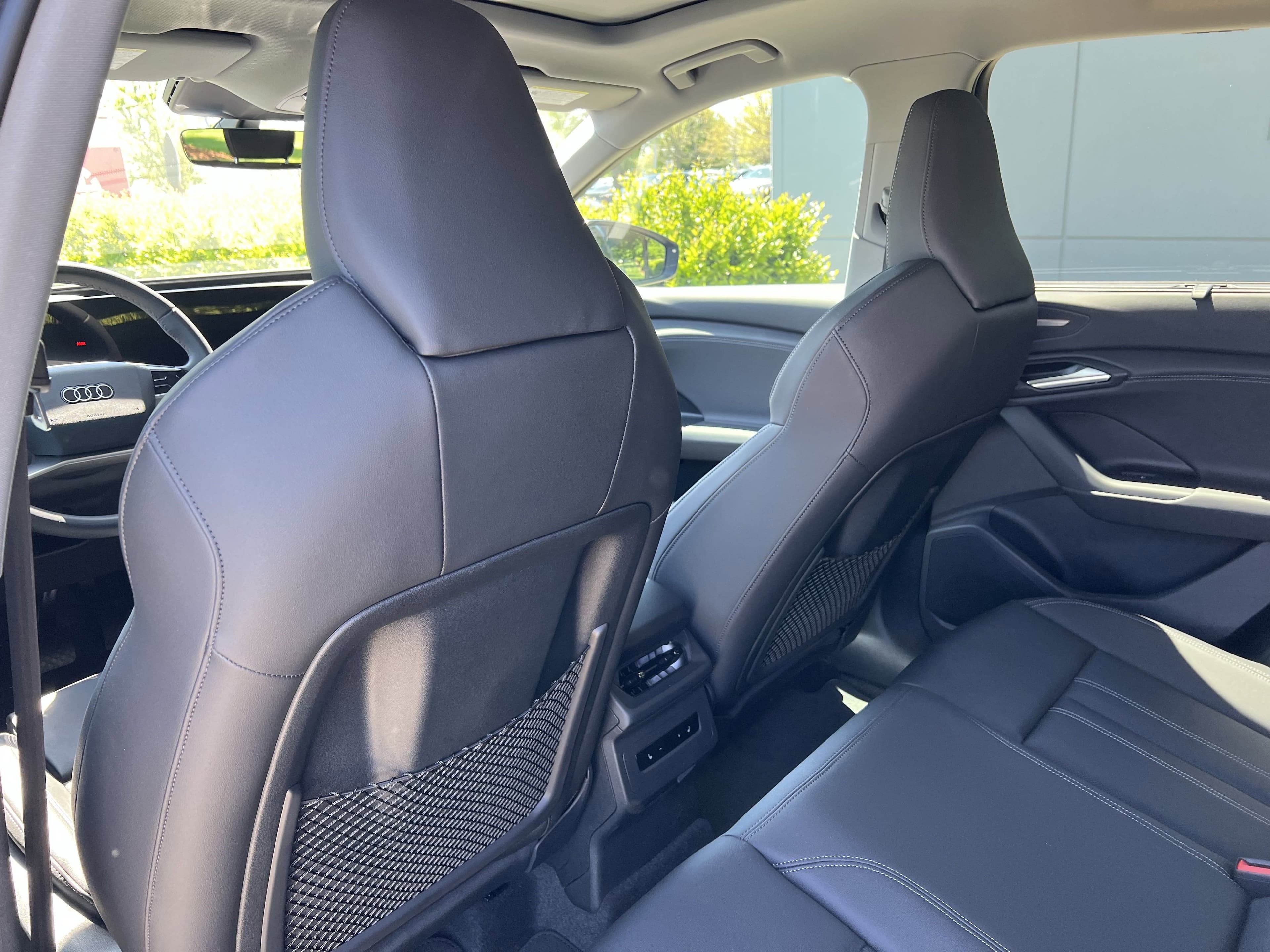 Vehicle photo 31