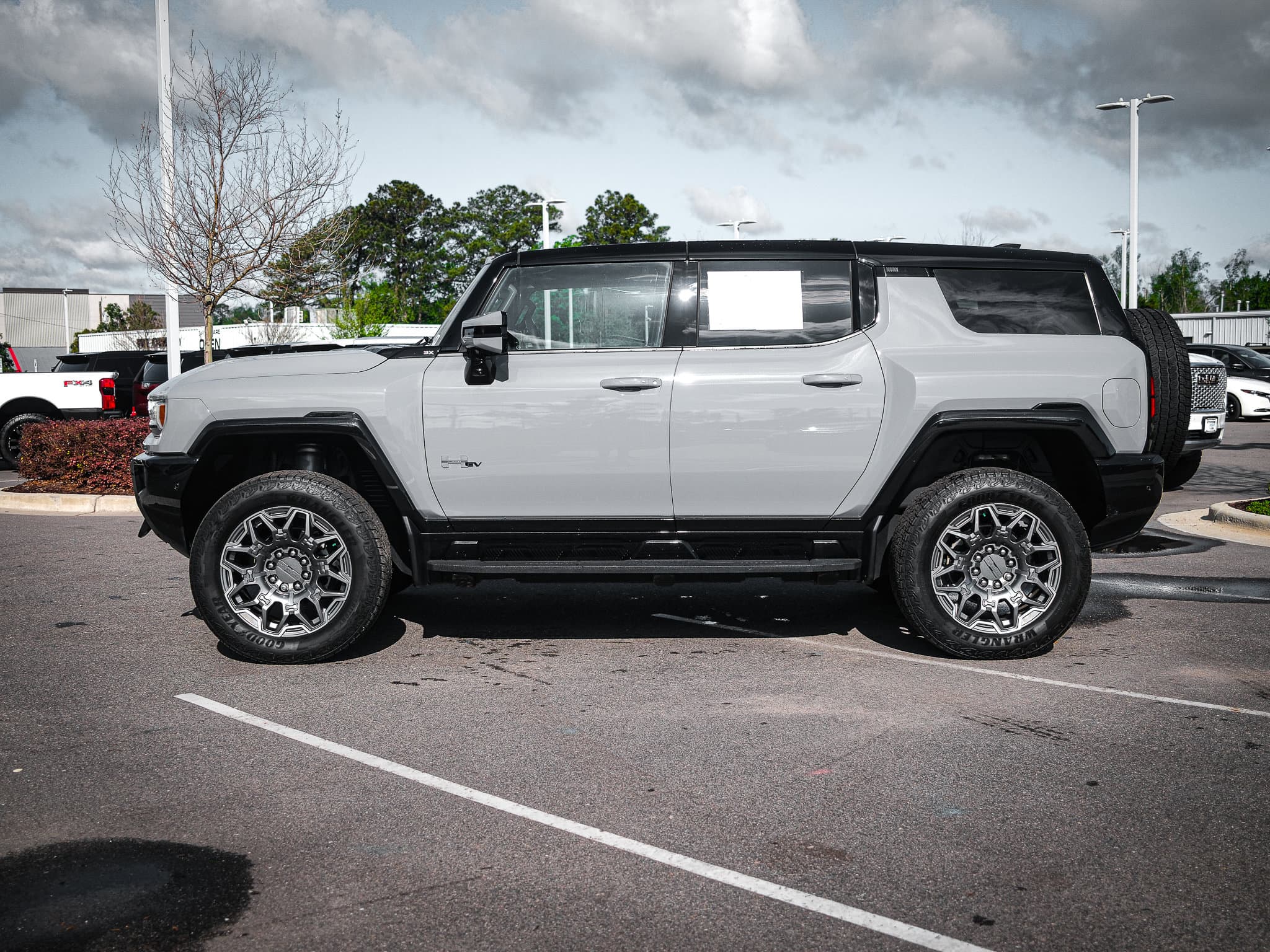 Vehicle photo 5