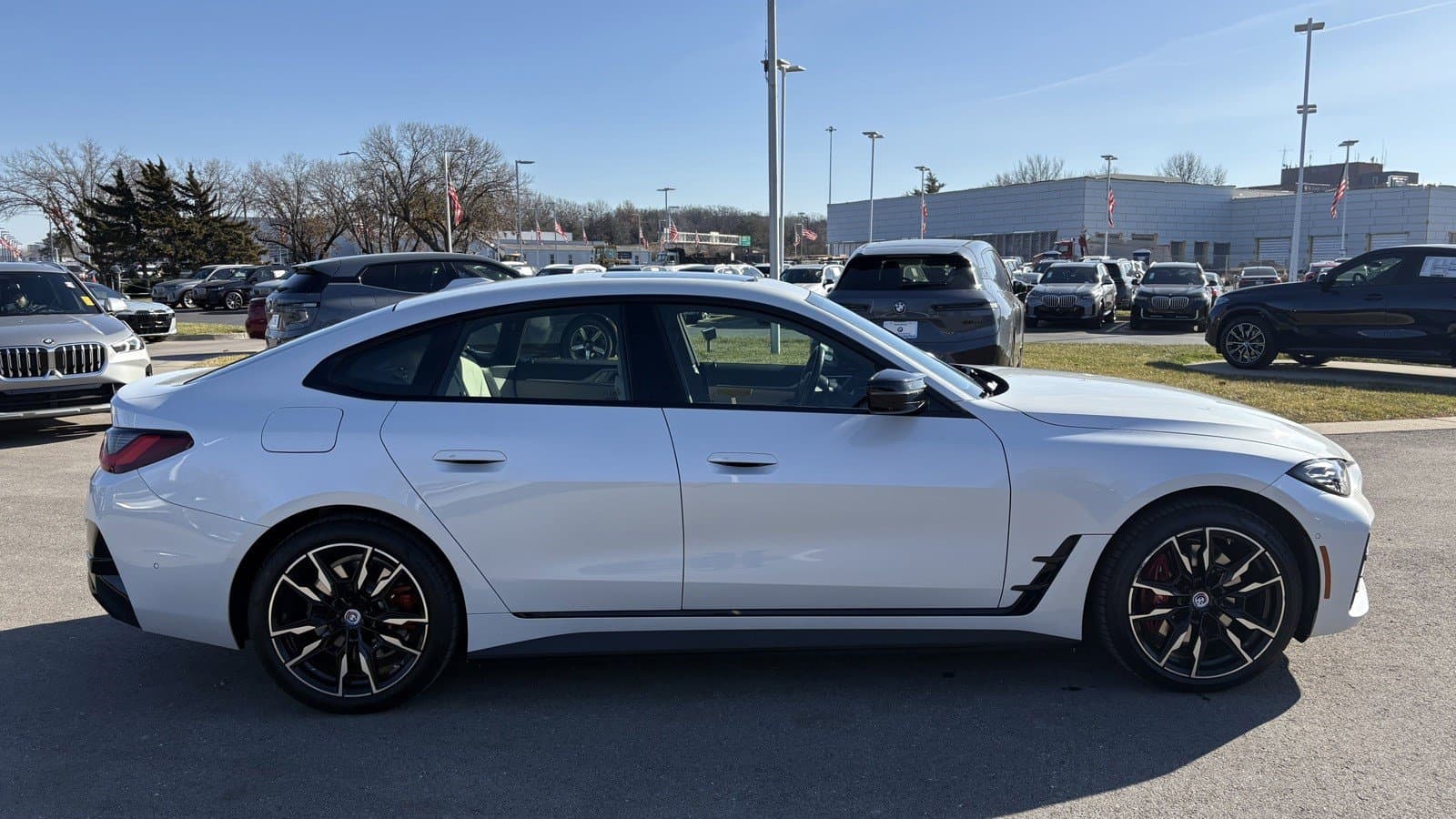 Vehicle photo 9