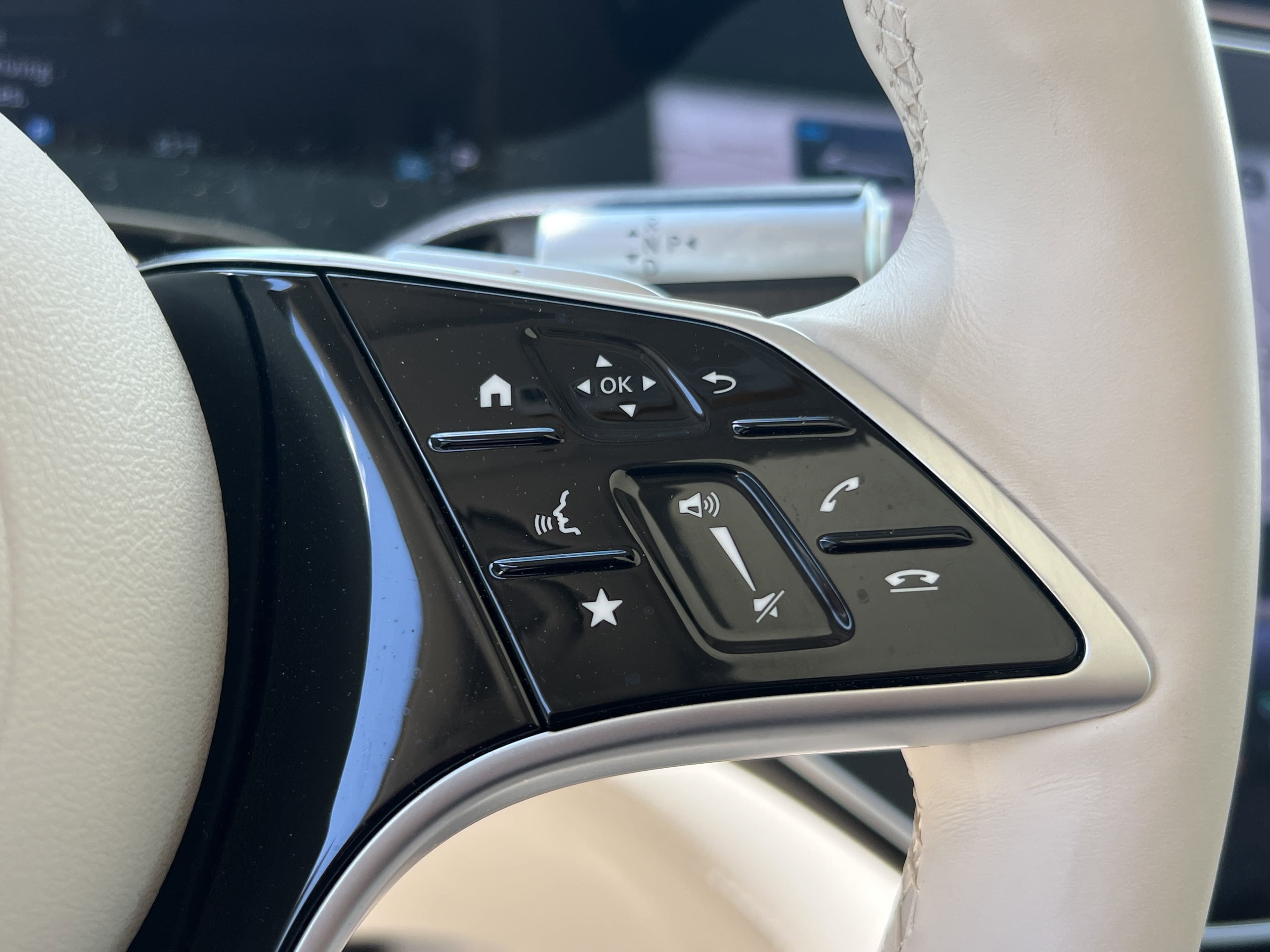 Vehicle photo 18