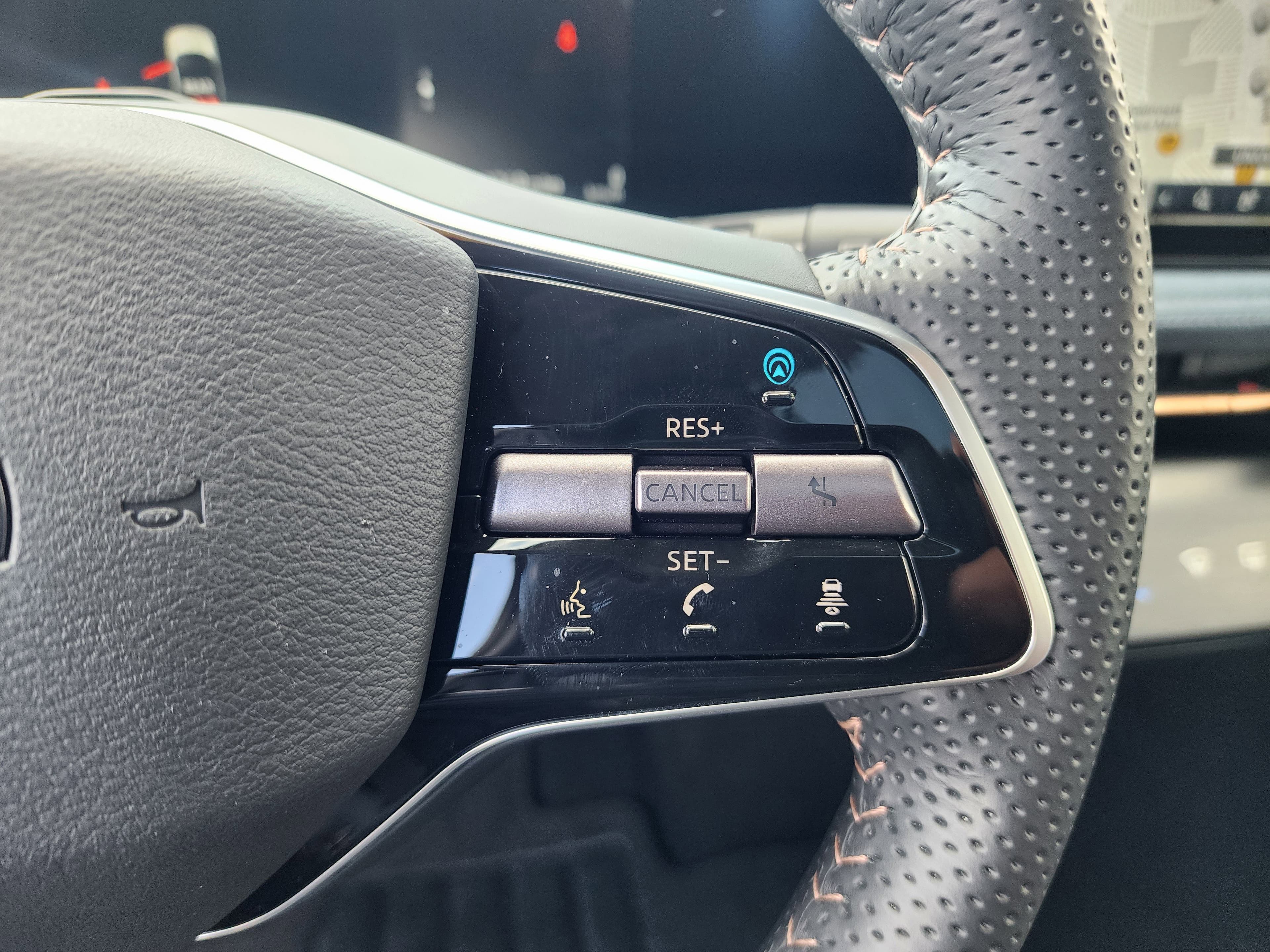 Vehicle photo 28