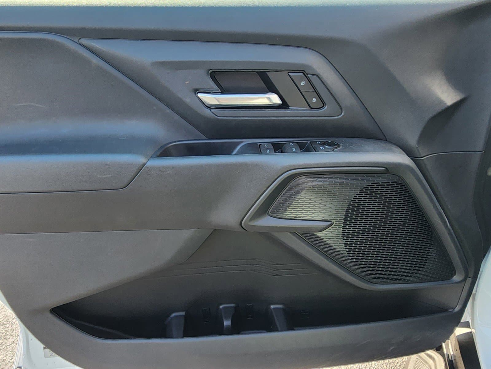 Vehicle photo 23