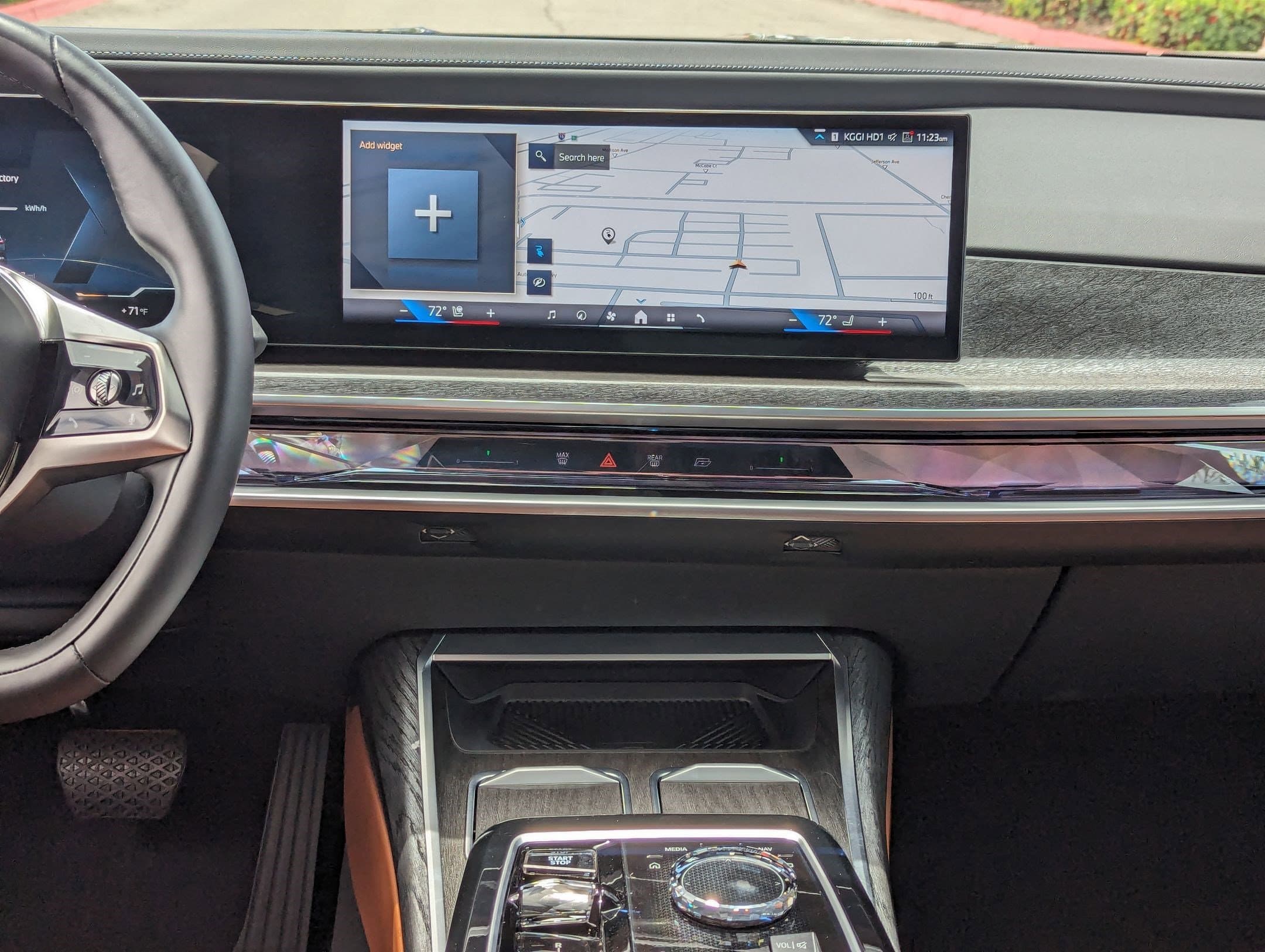 Vehicle photo 29