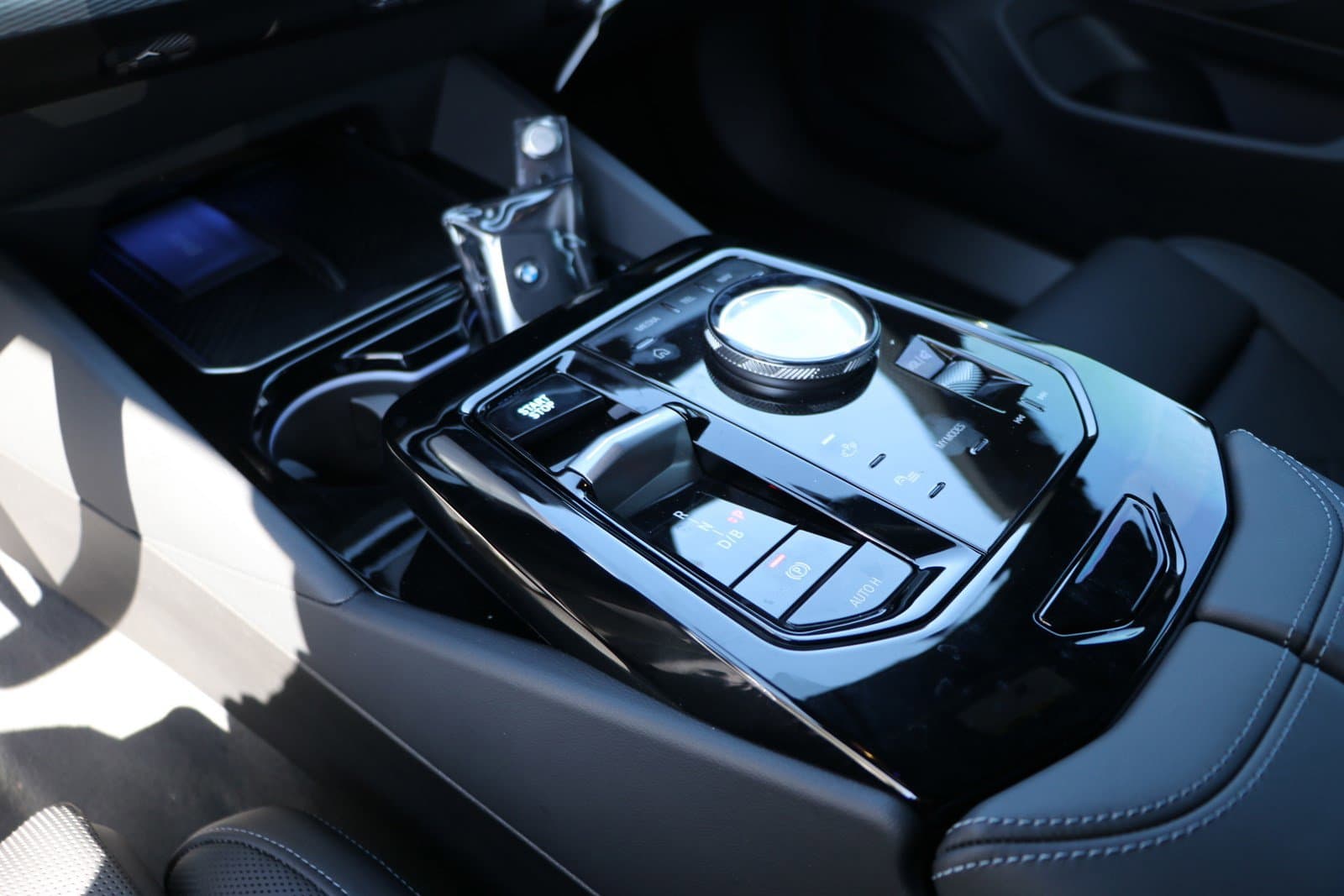 Vehicle photo 22