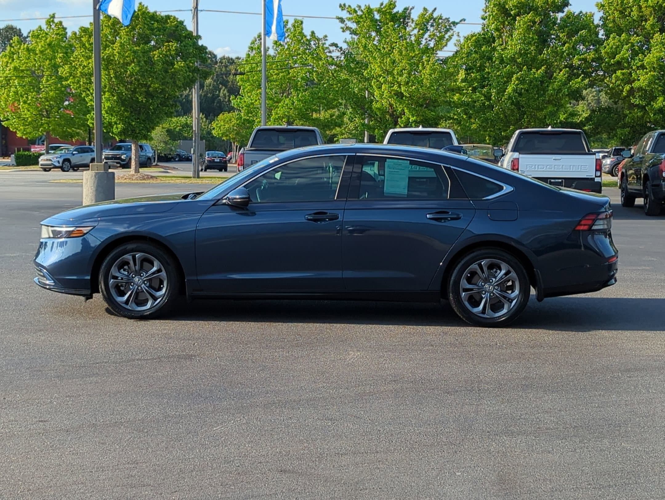 Vehicle photo 4
