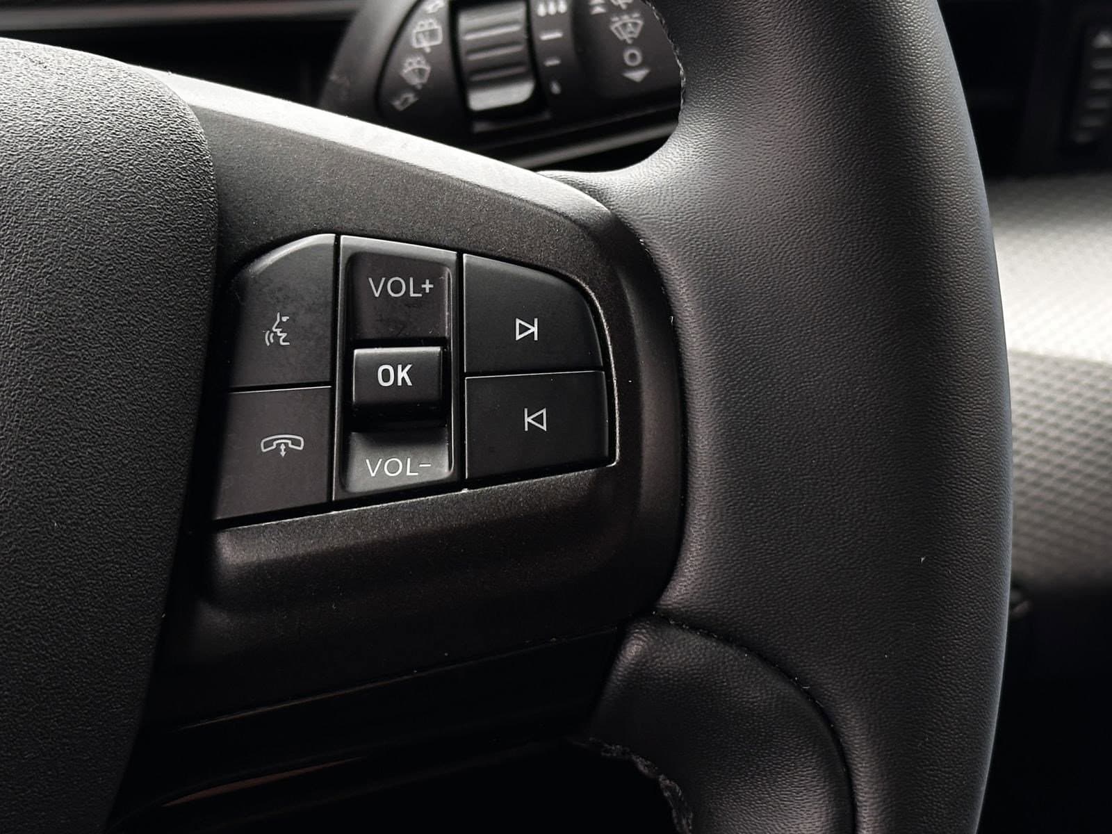 Vehicle photo 16