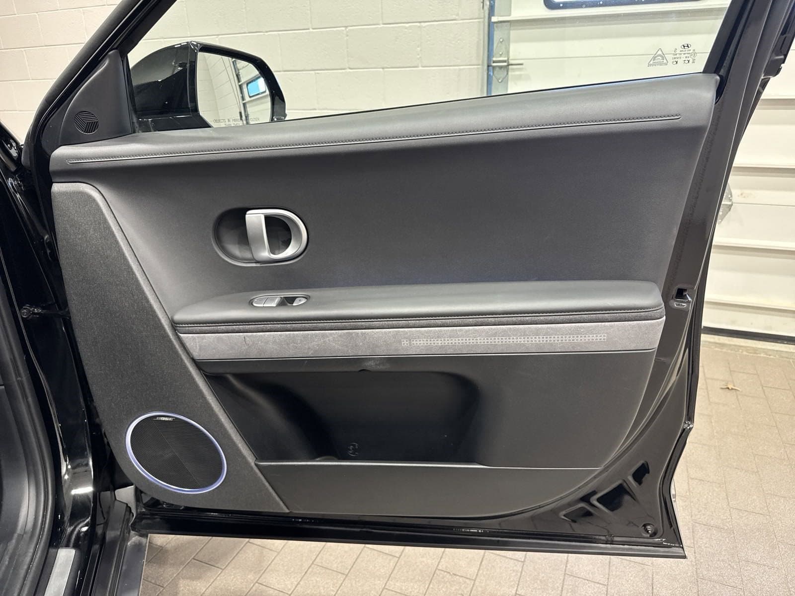 Vehicle photo 26