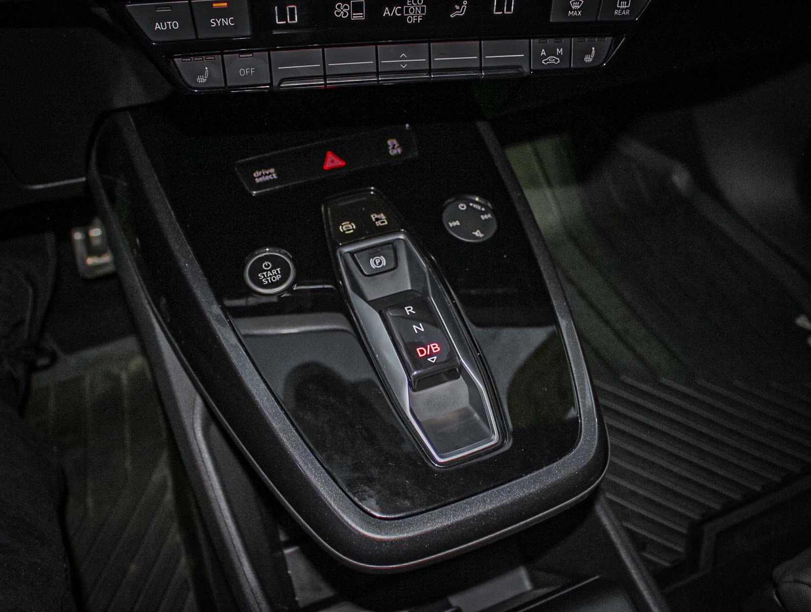 Vehicle photo 26