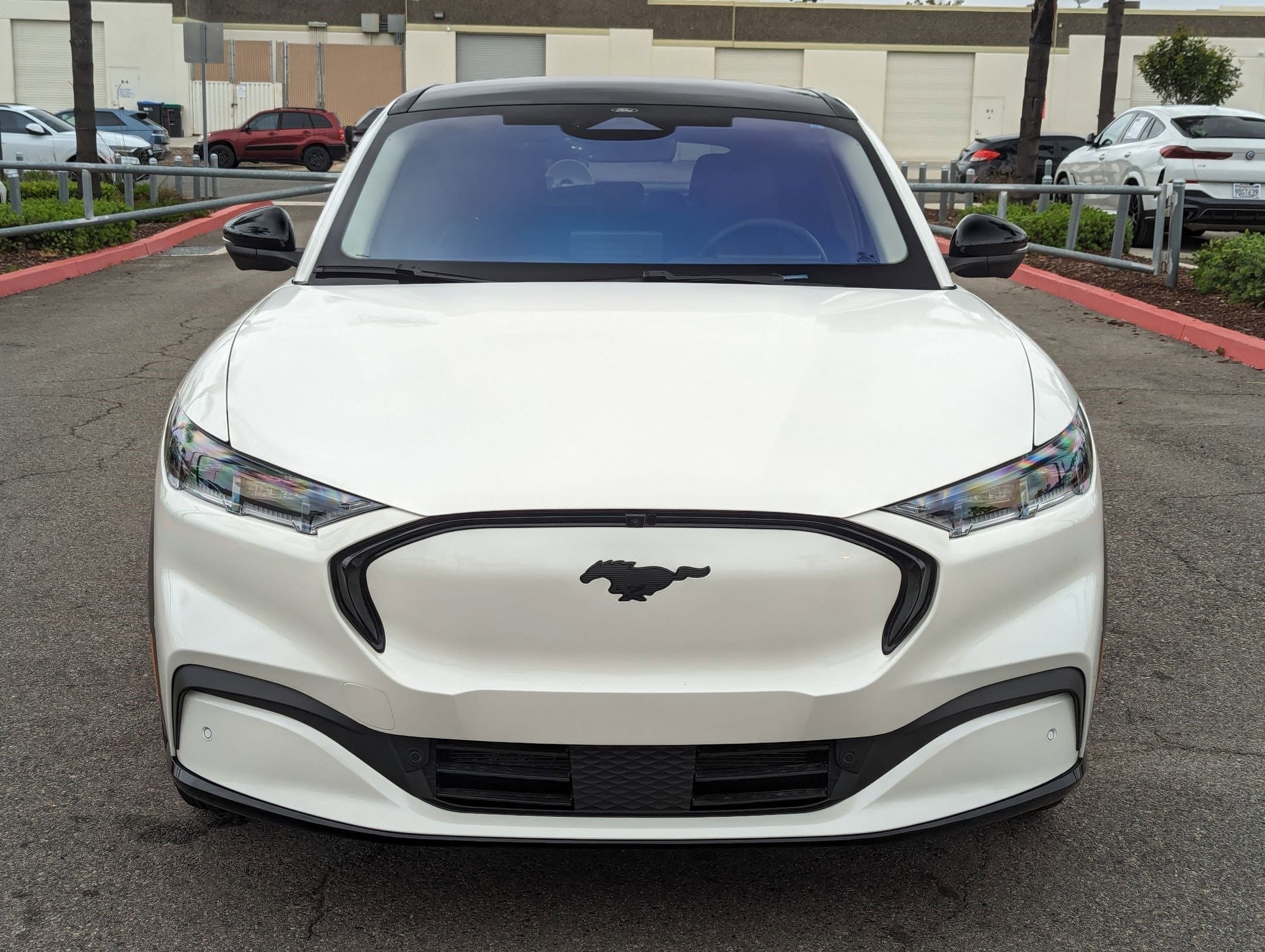 Vehicle photo 2