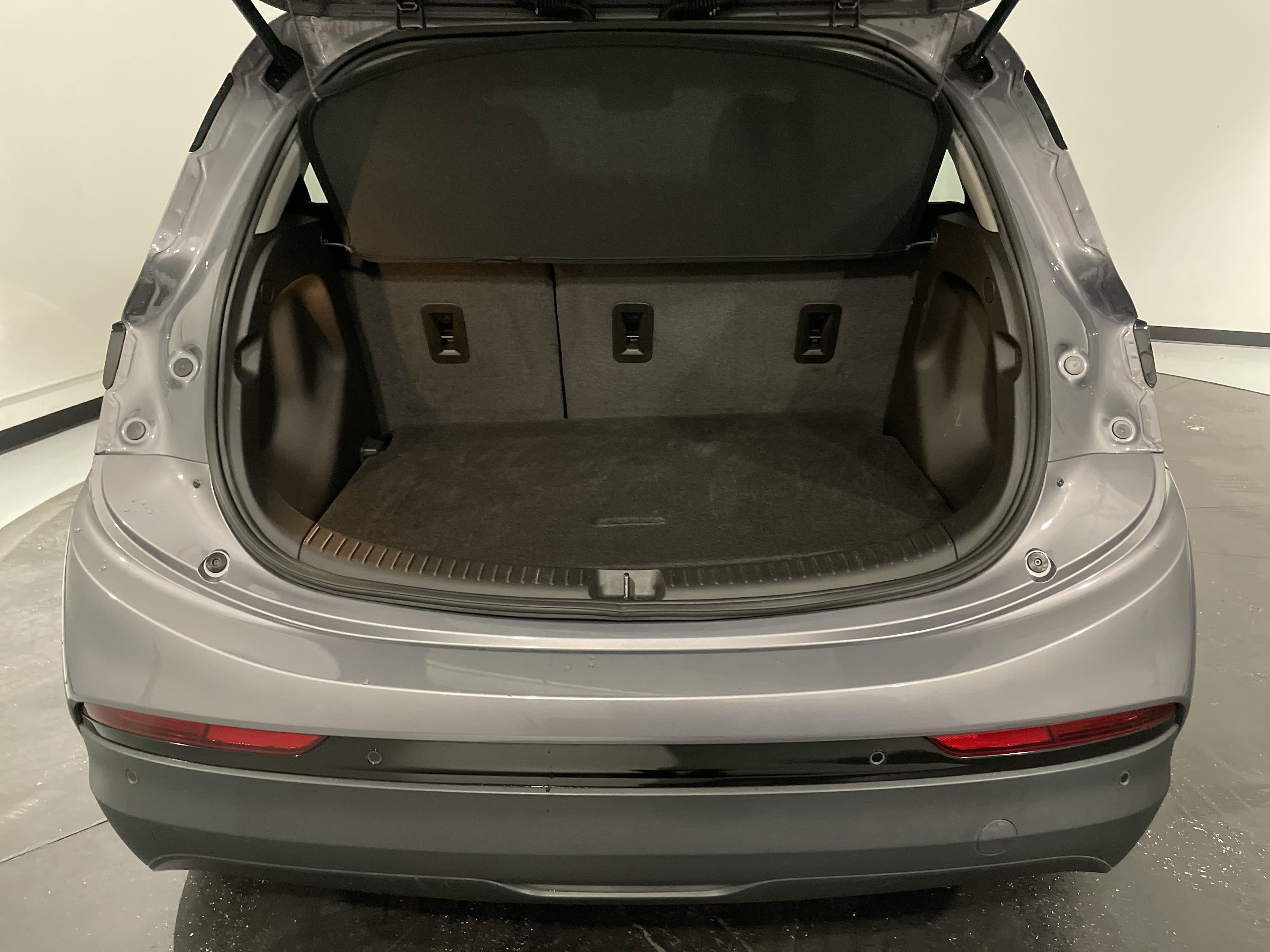 Vehicle photo 32