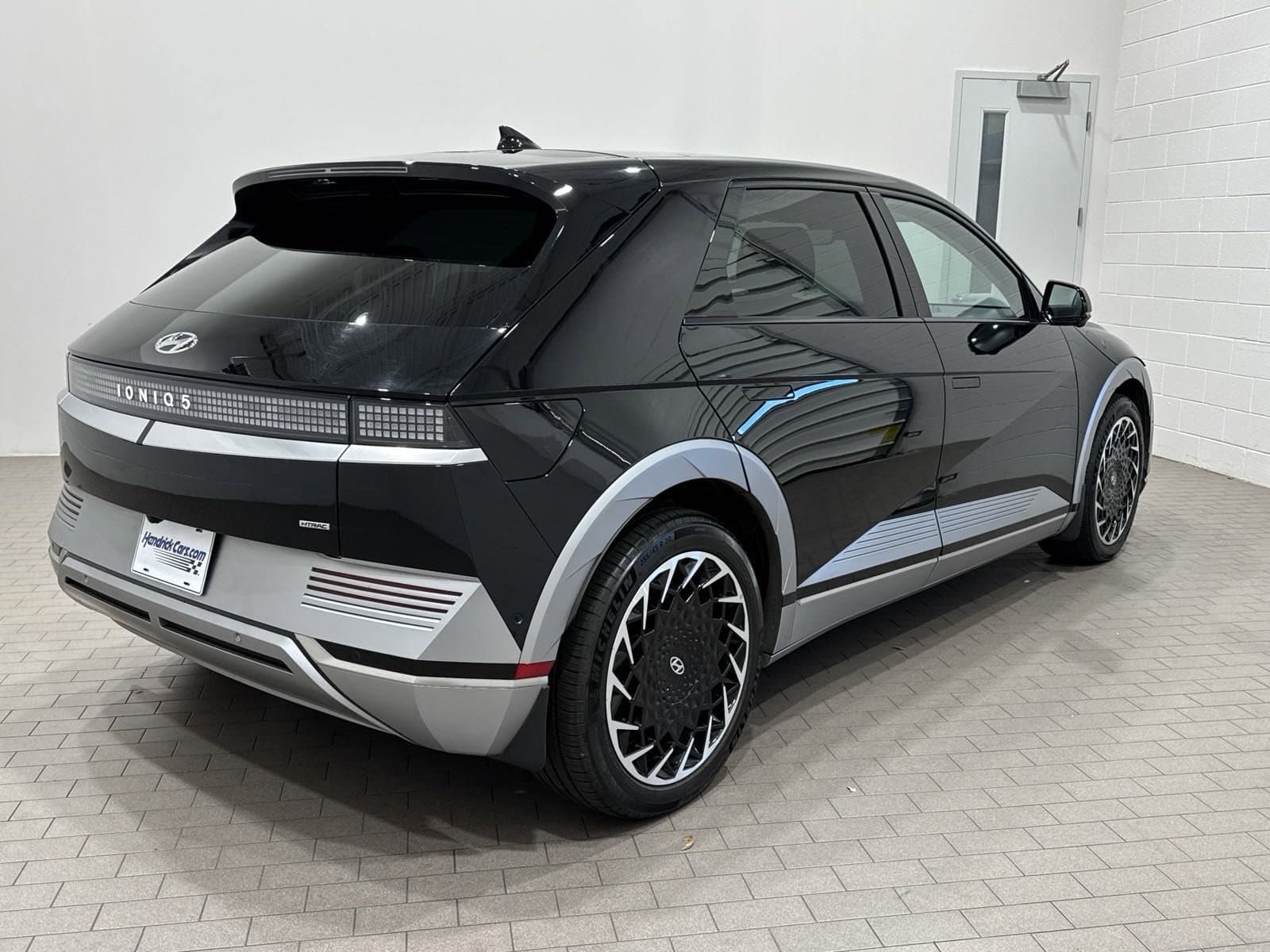 Vehicle photo 7