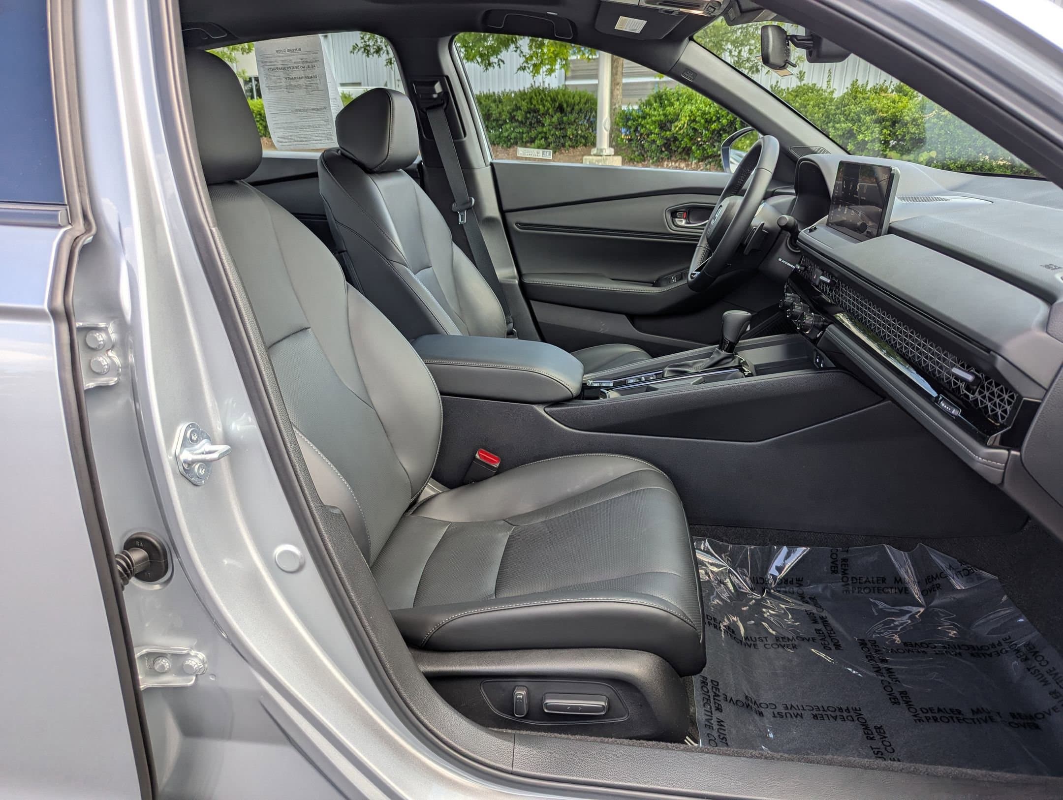 Vehicle photo 29