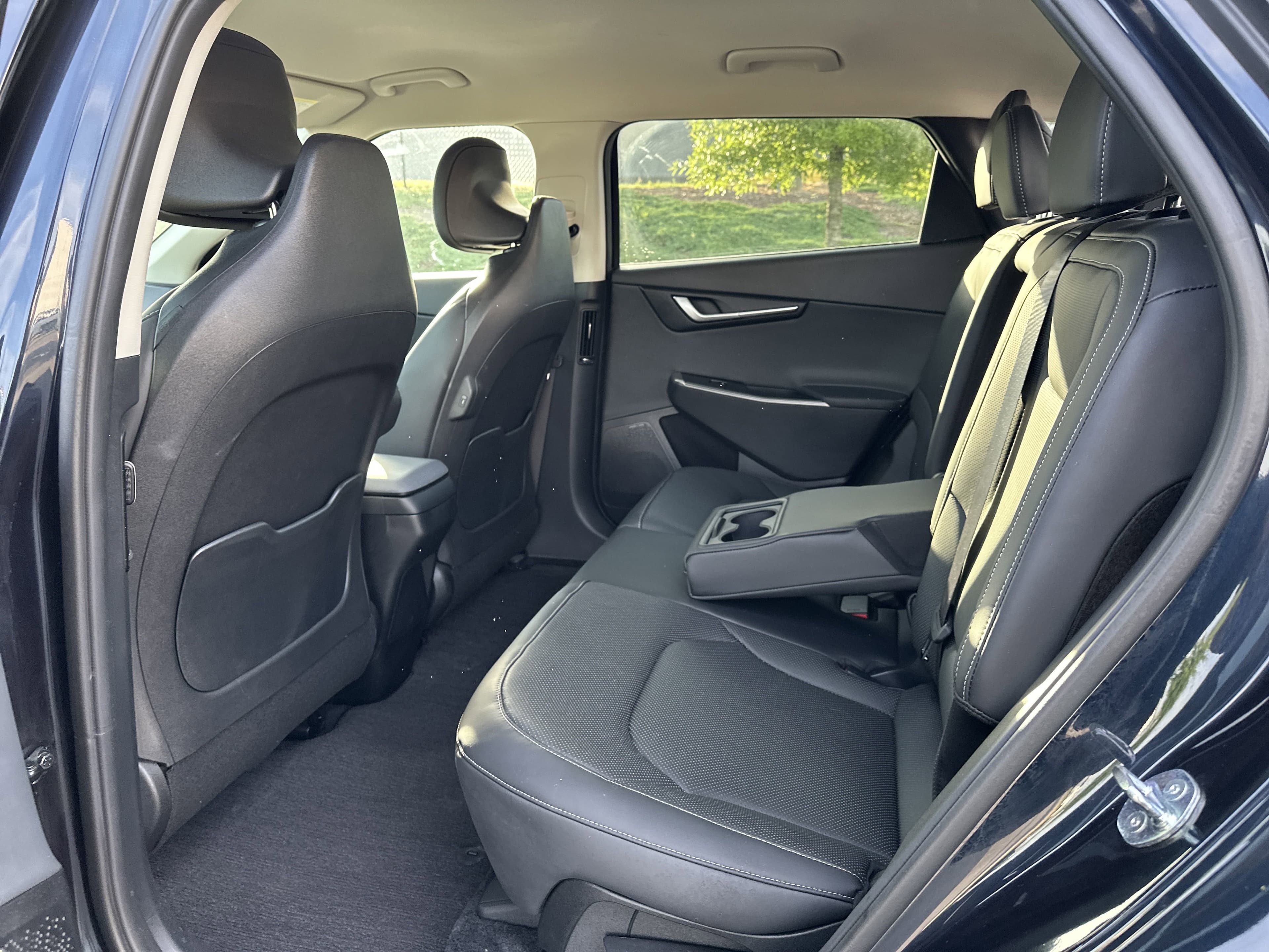 Vehicle photo 32