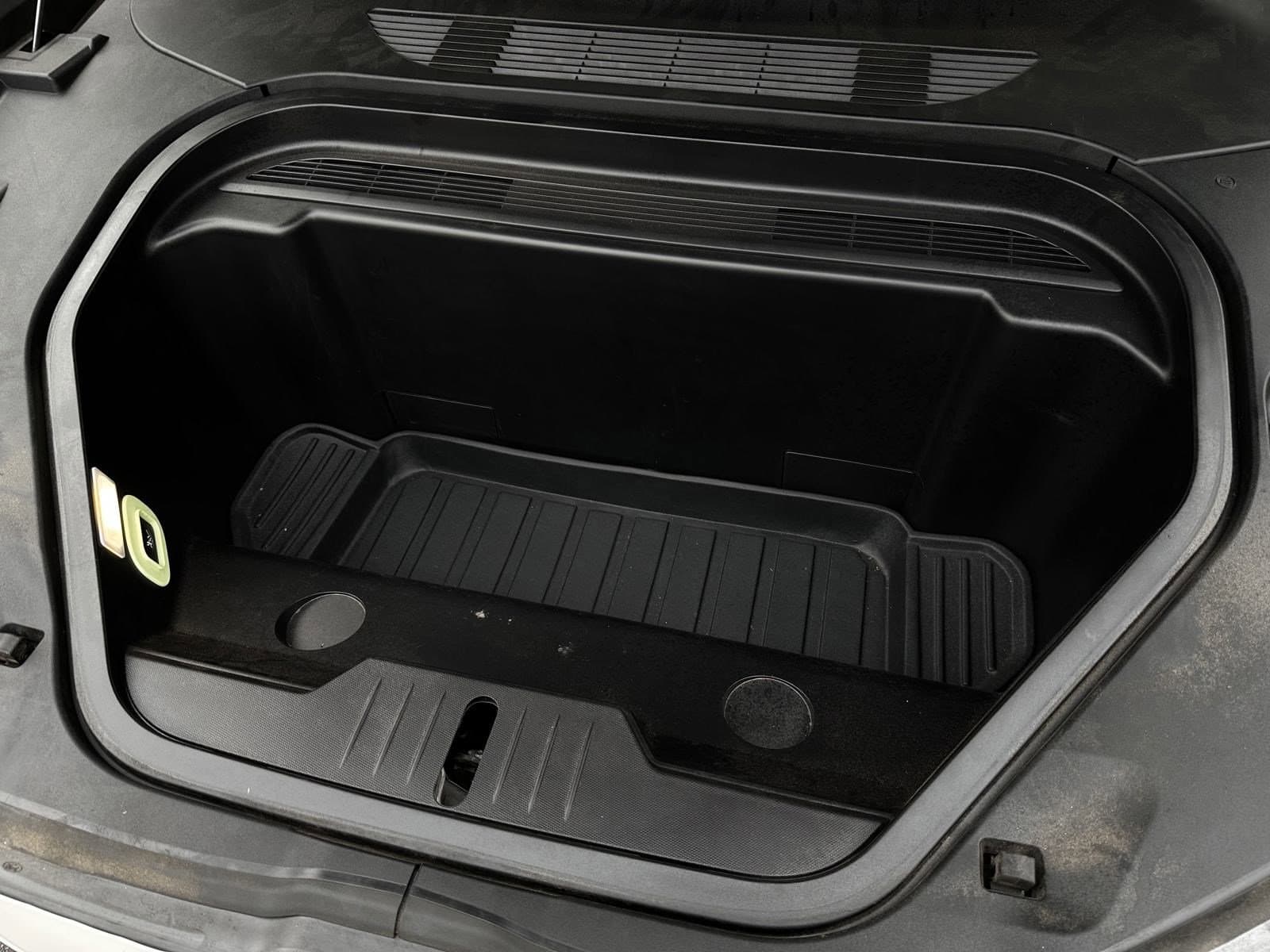 Vehicle photo 30