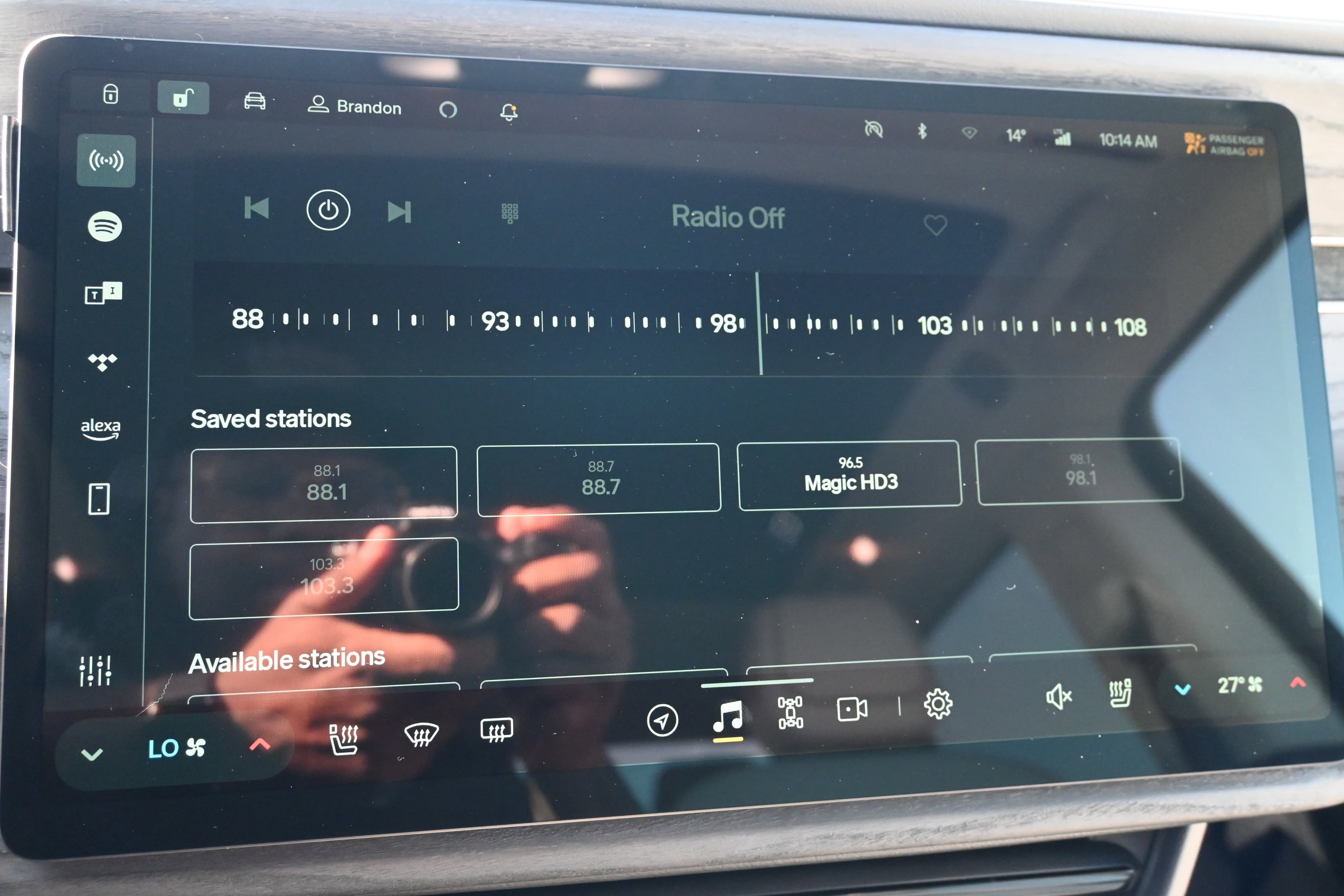 Vehicle photo 25