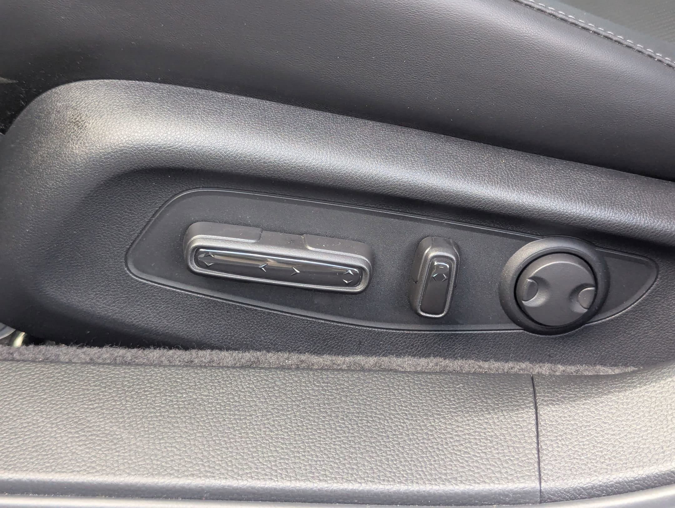 Vehicle photo 16