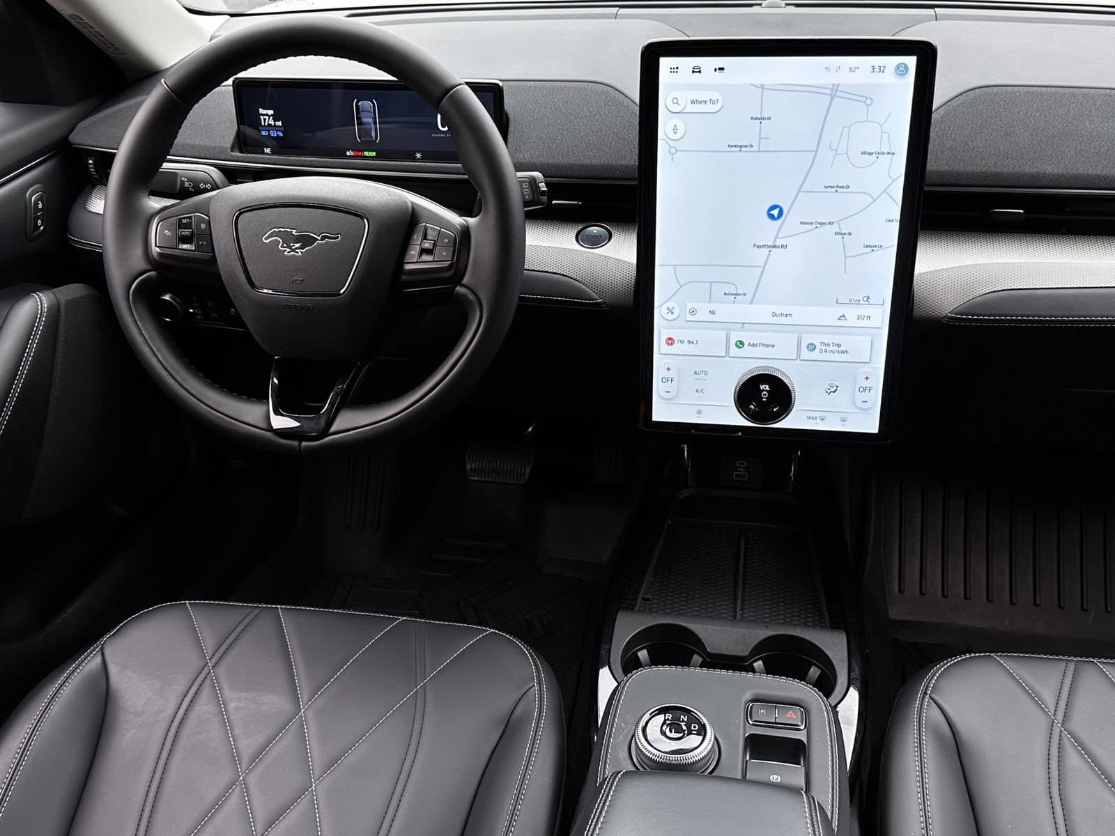 Vehicle photo 25