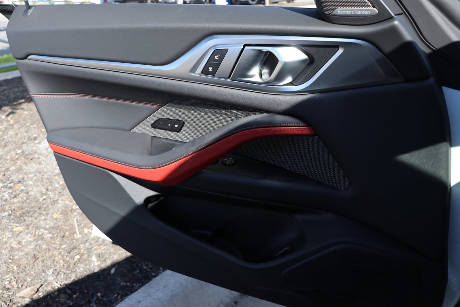 Vehicle photo 24