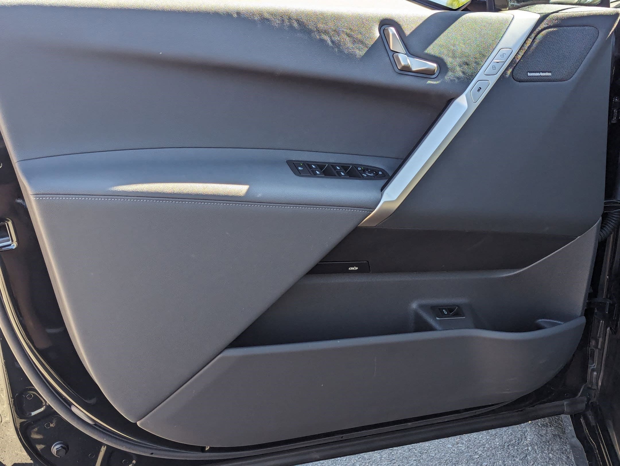 Vehicle photo 12