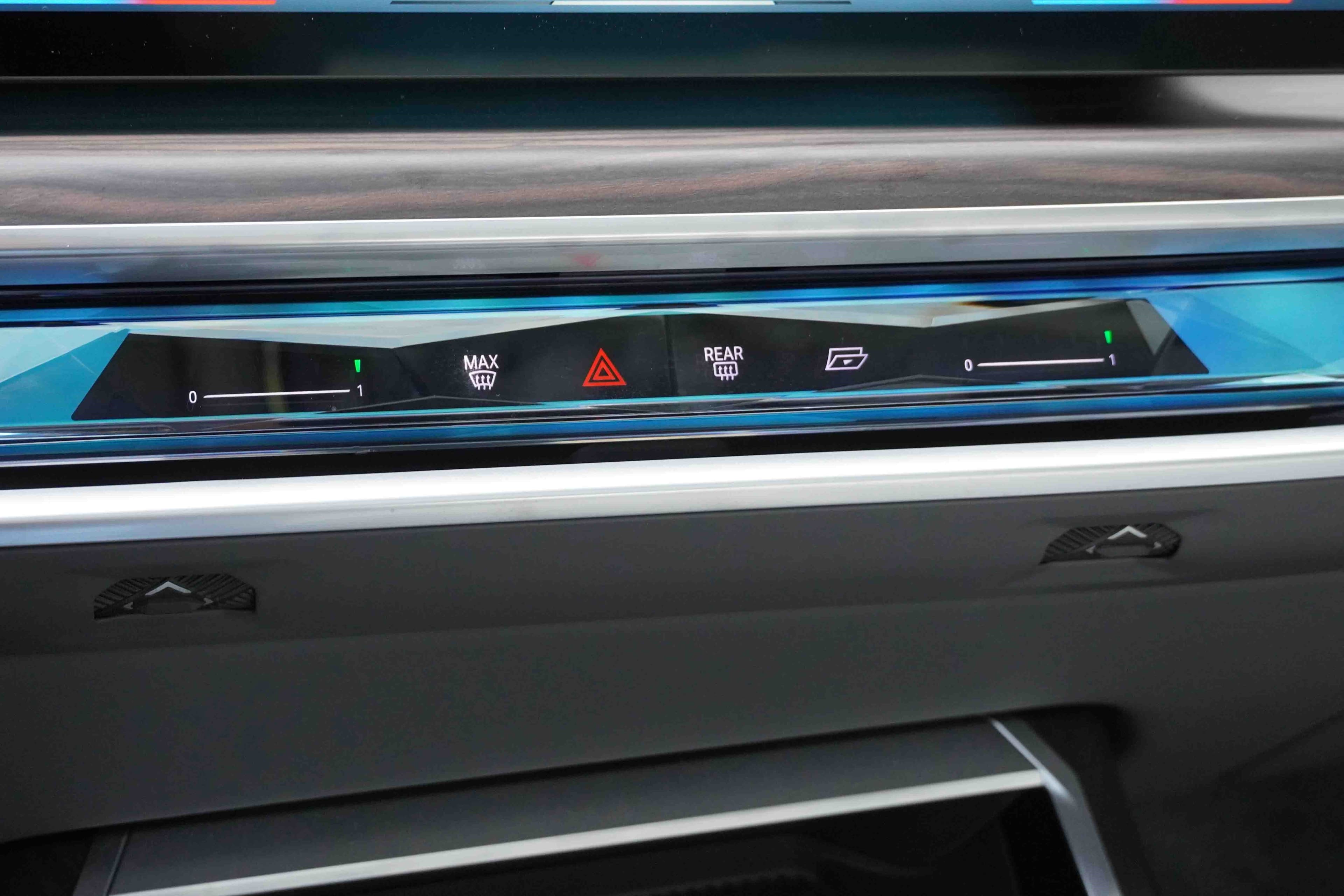 Vehicle photo 13