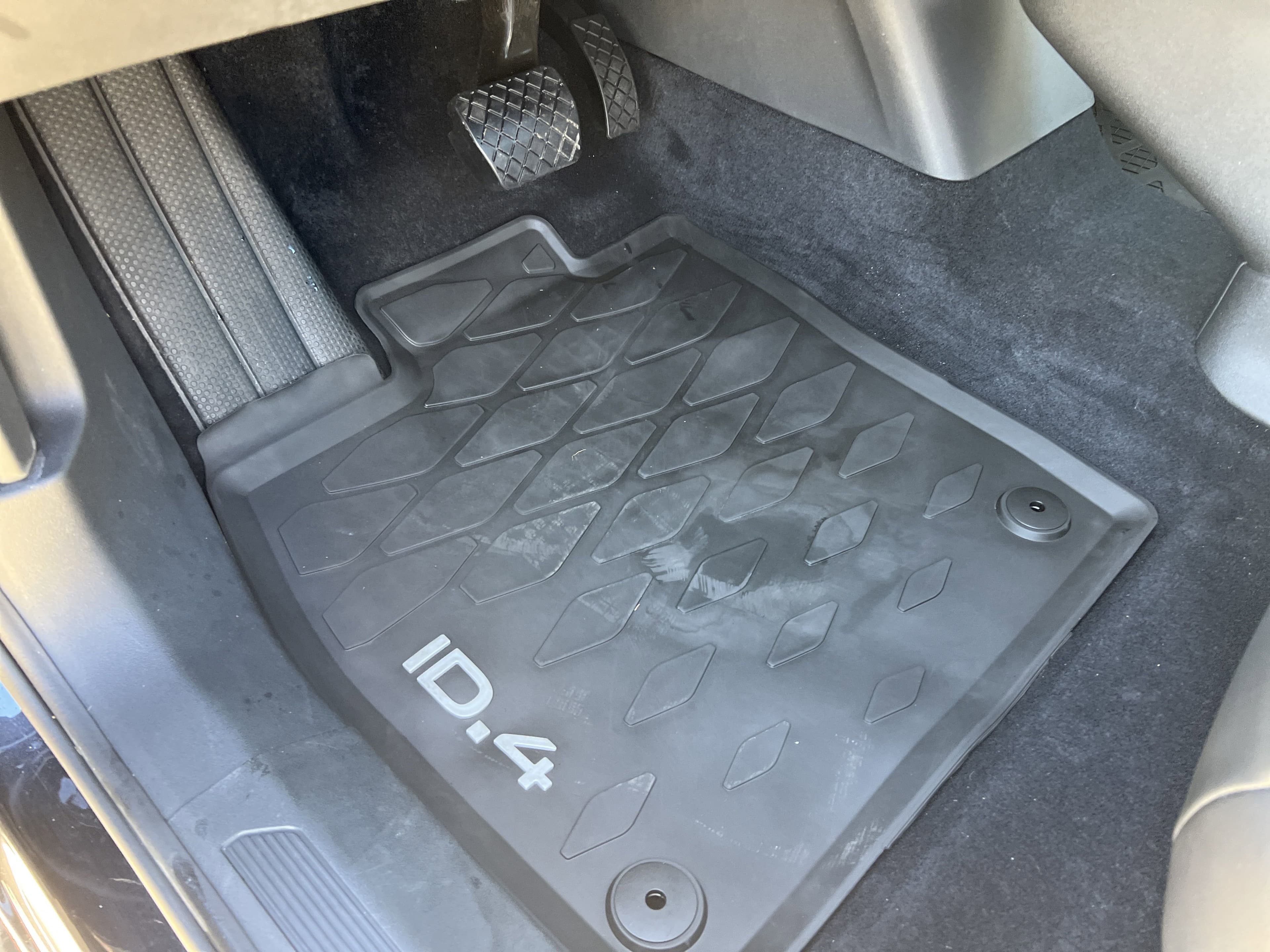 Vehicle photo 13