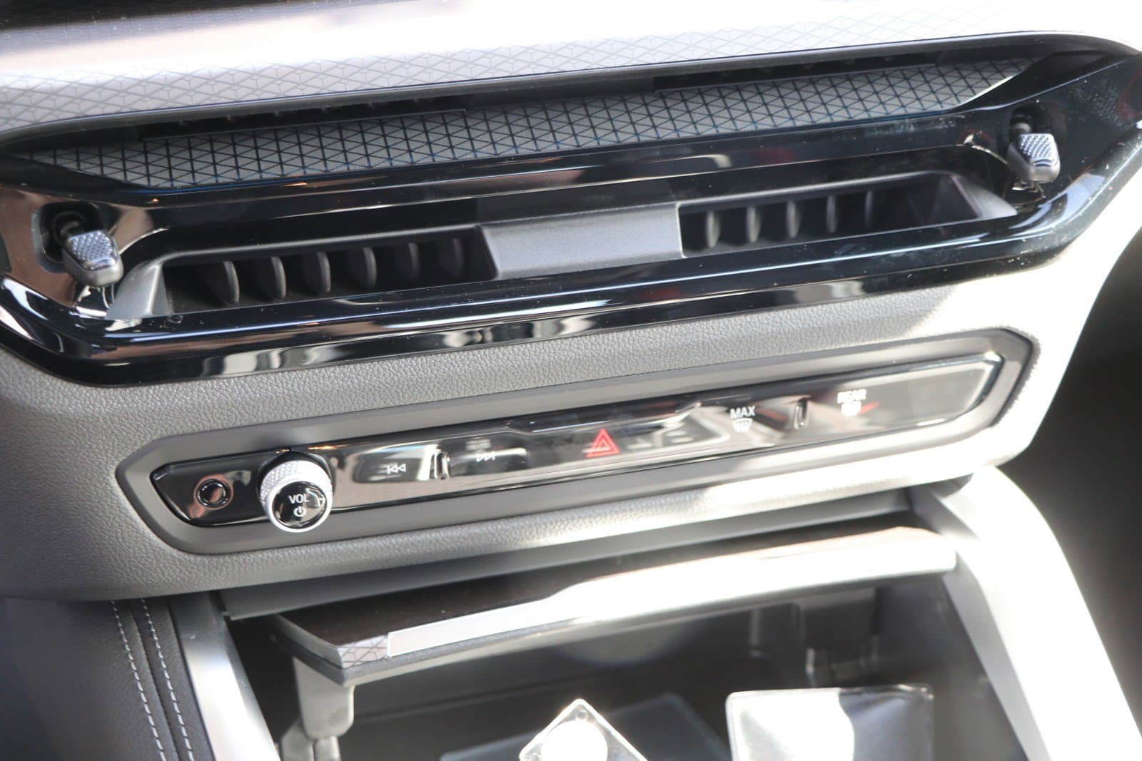 Vehicle photo 21